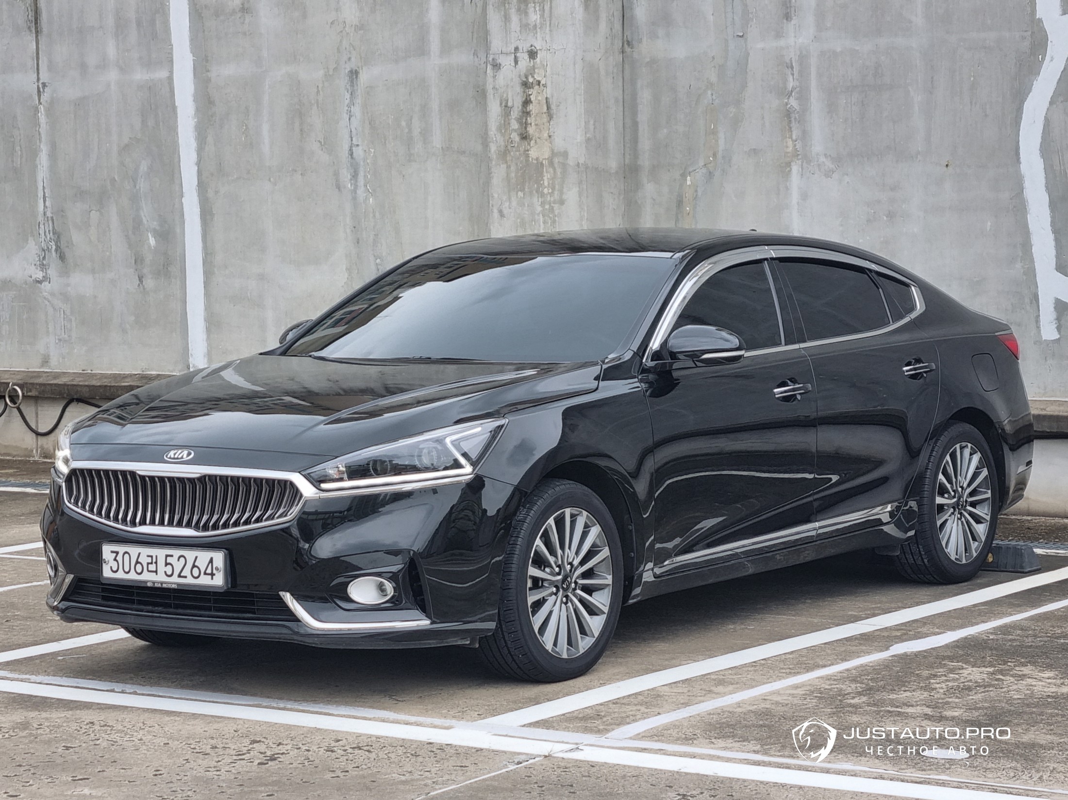 Автомобиль Kia K7