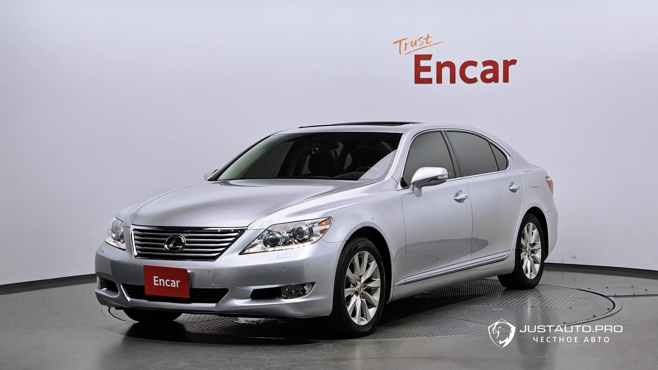 Автомобиль Lexus LS