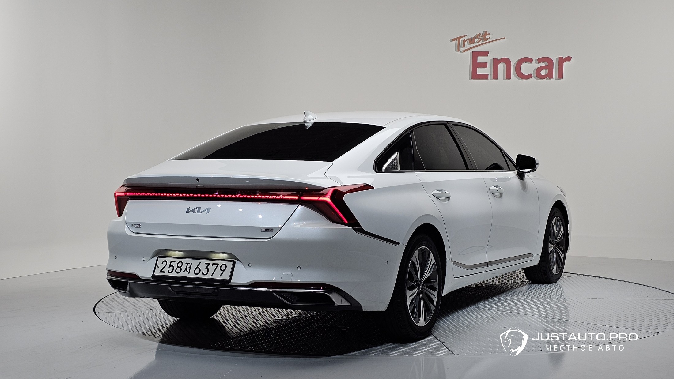 Автомобиль Kia K8