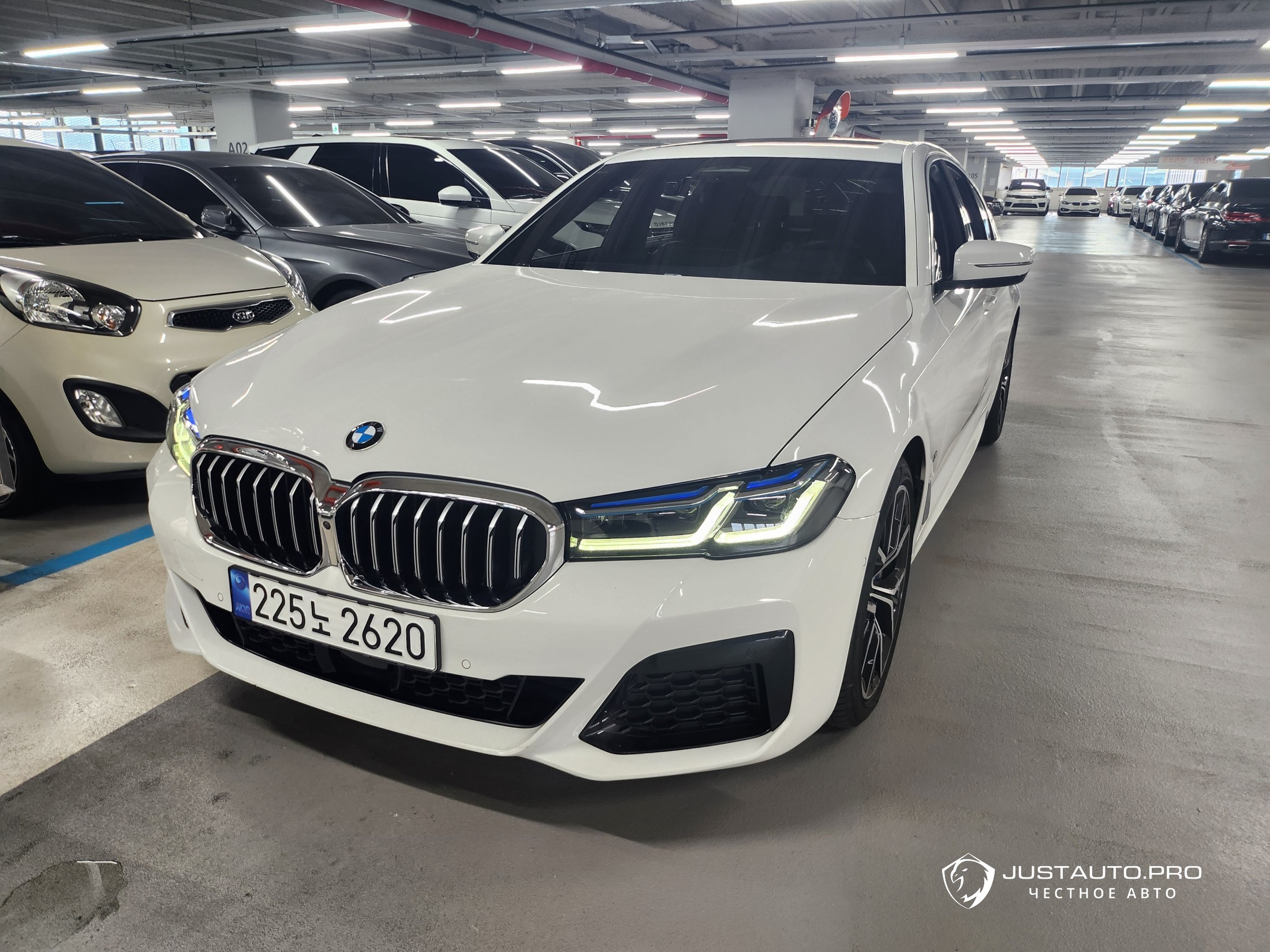 Автомобиль BMW 5-Series