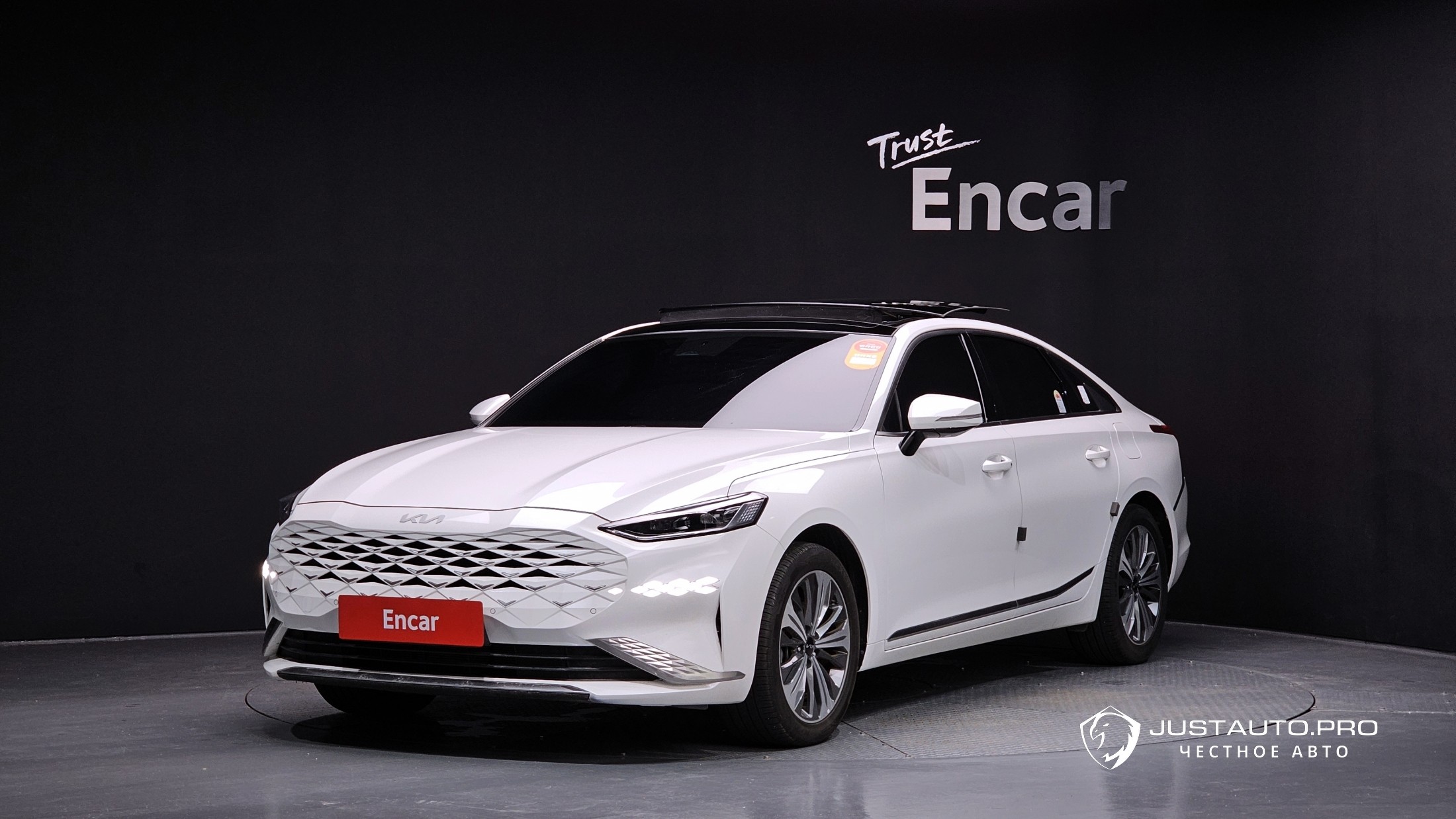 Автомобиль Kia K8