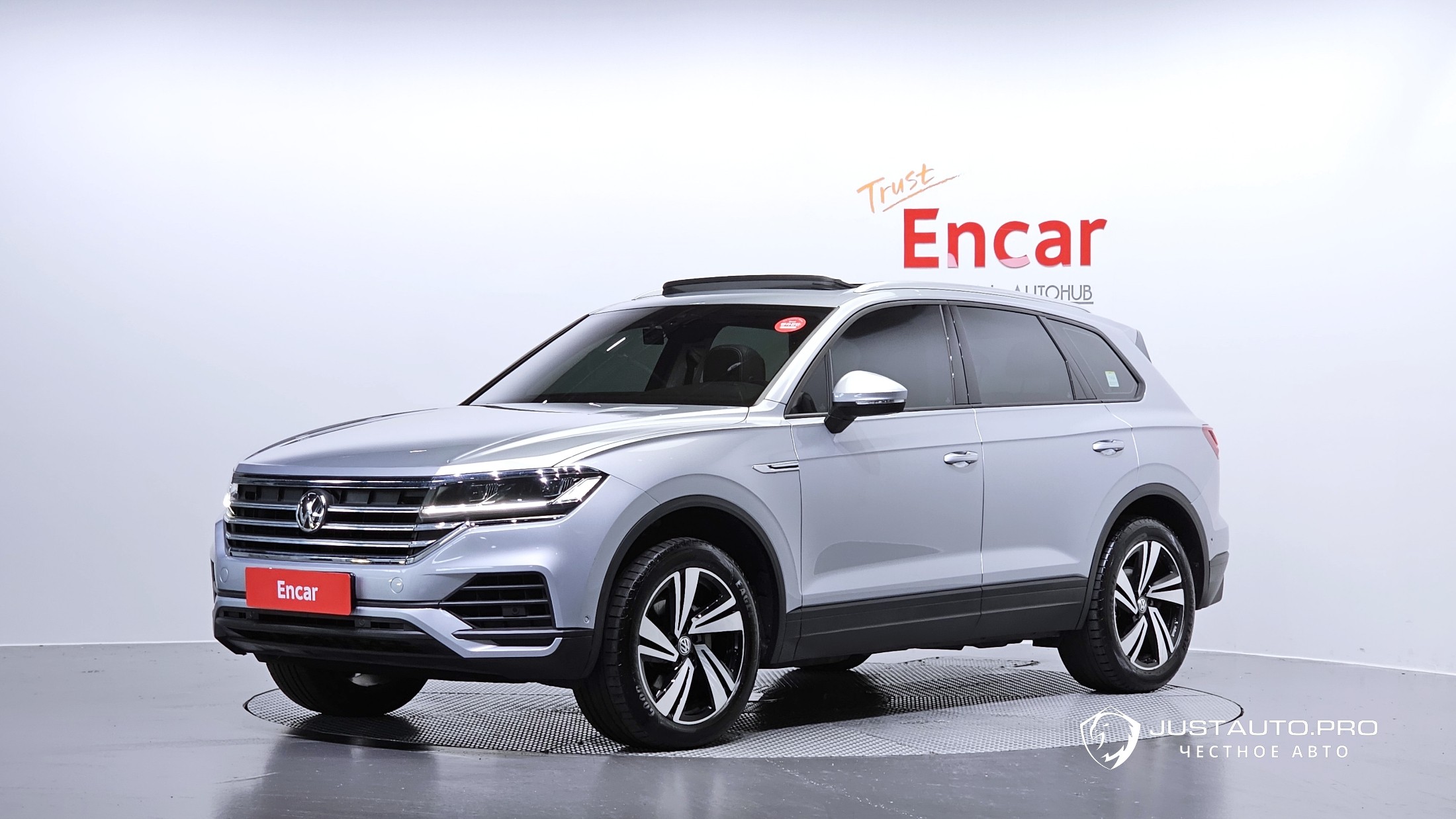 Автомобиль Volkswagen Touareg
