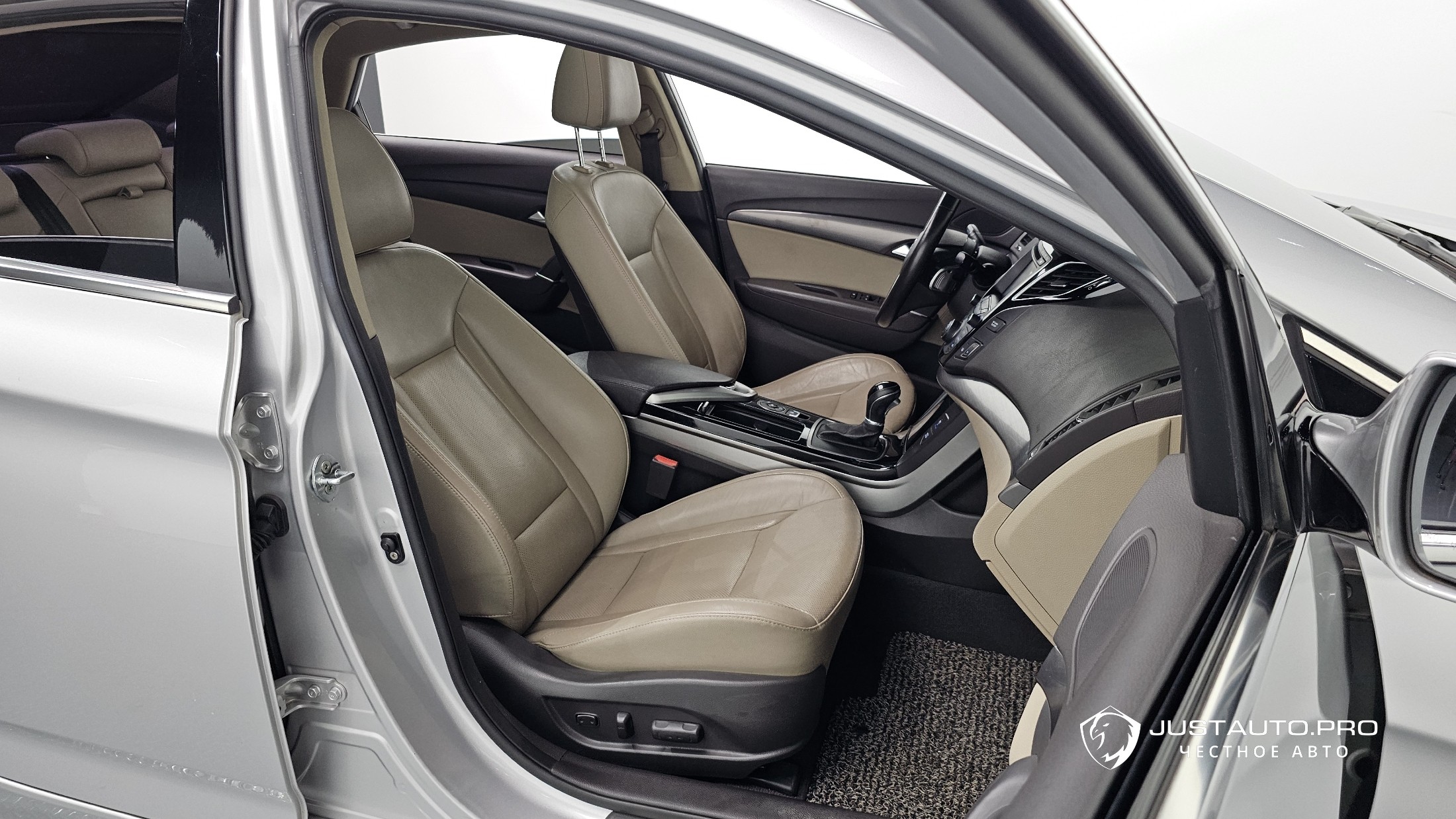 Автомобиль Hyundai i40