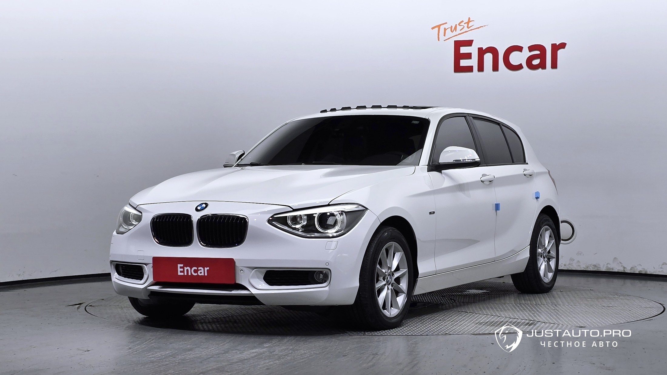 Автомобиль BMW 1-Series