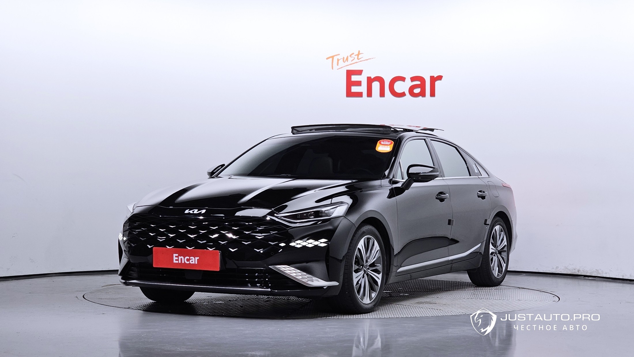 Автомобиль Kia K8