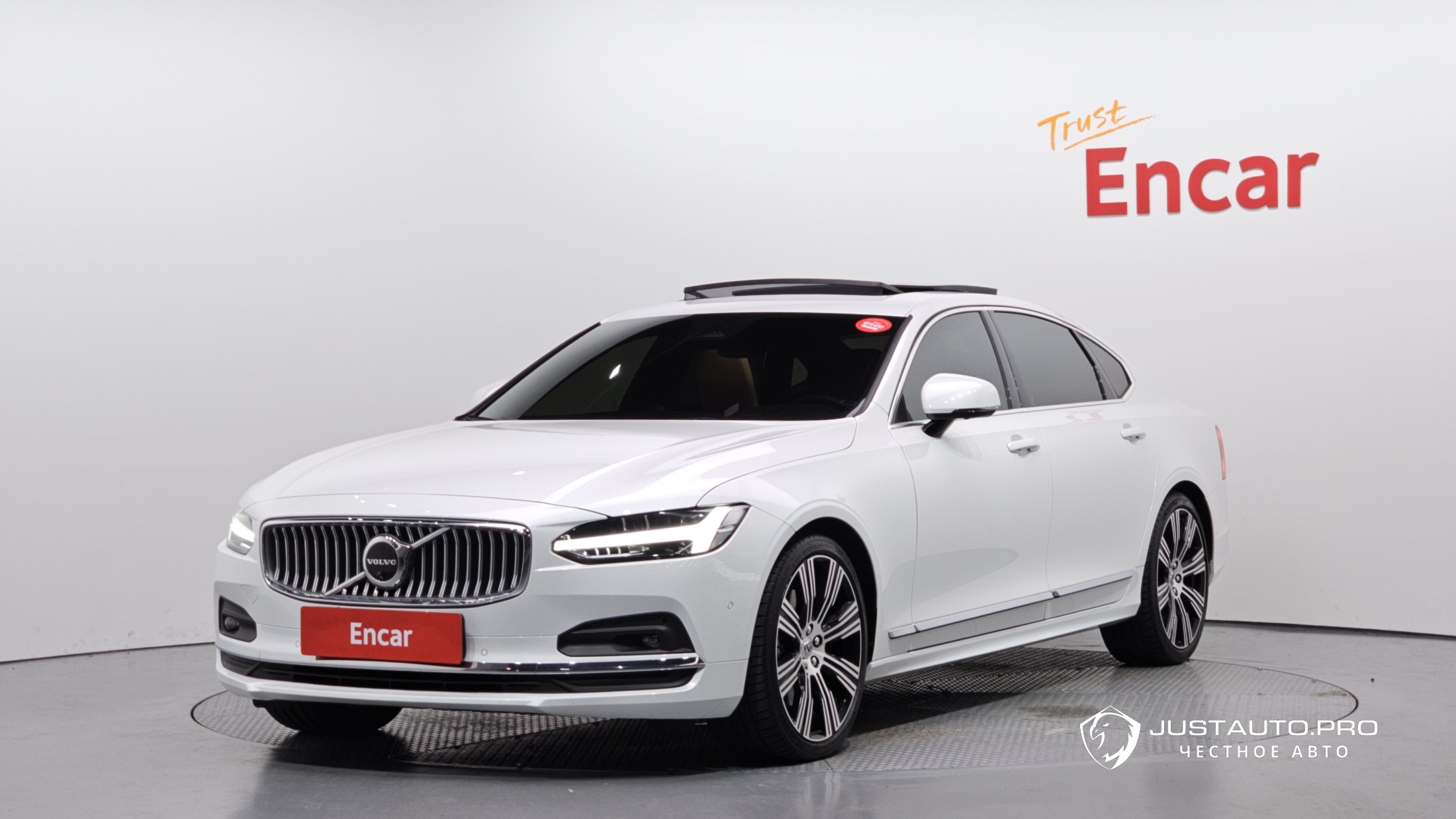 Автомобиль Volvo S90