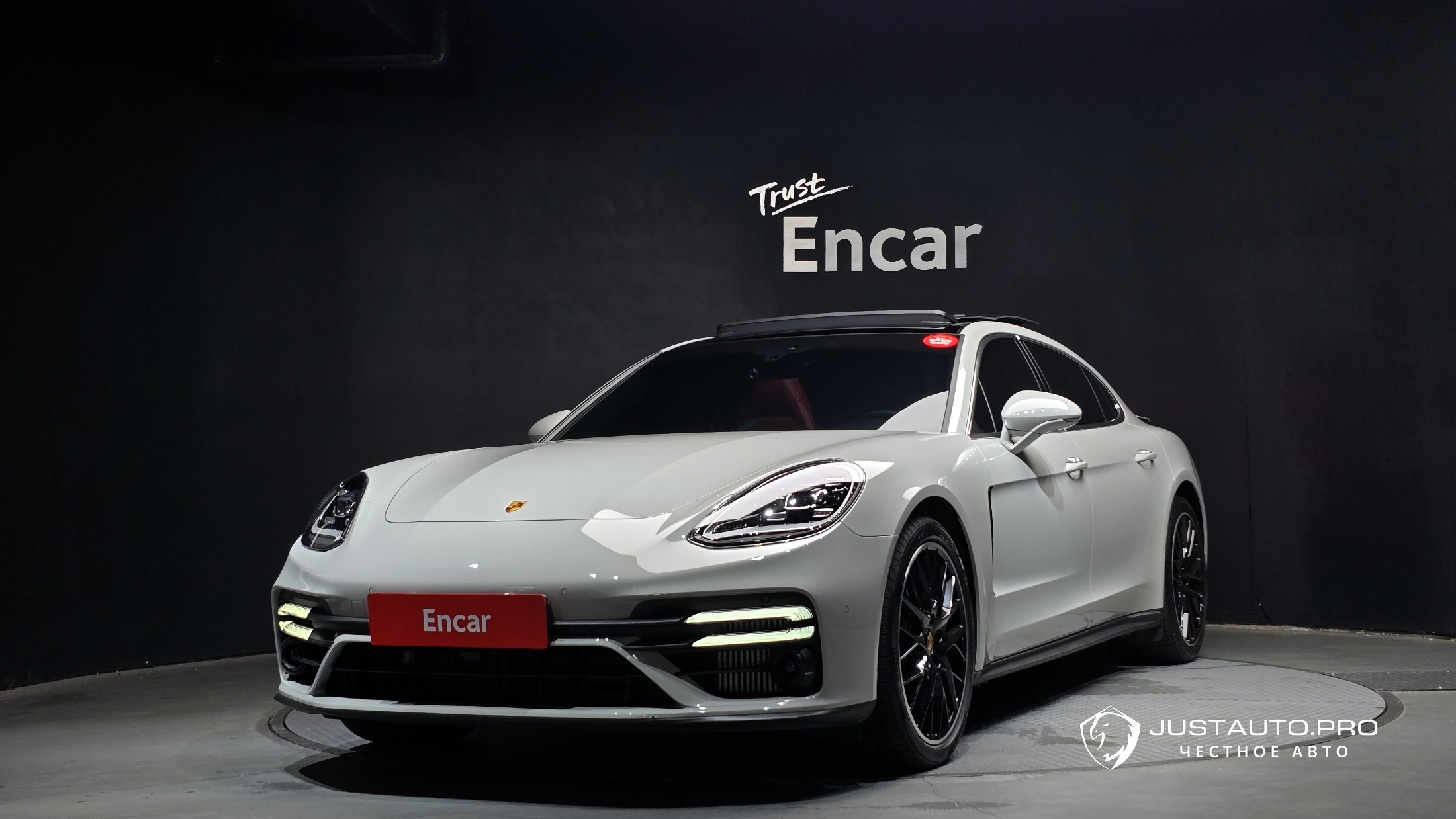 Автомобиль Porsche Panamera