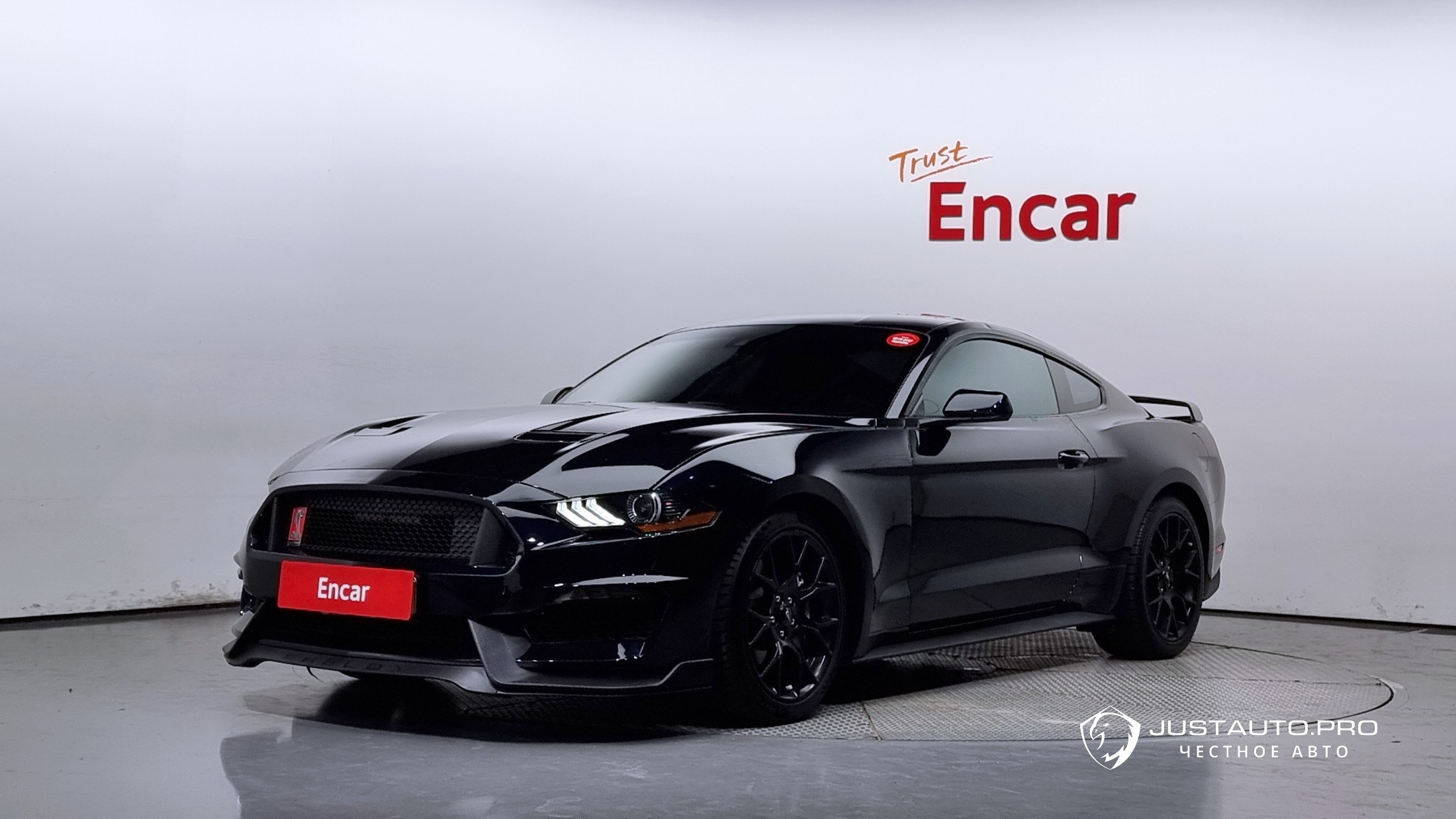 Автомобиль Ford Mustang