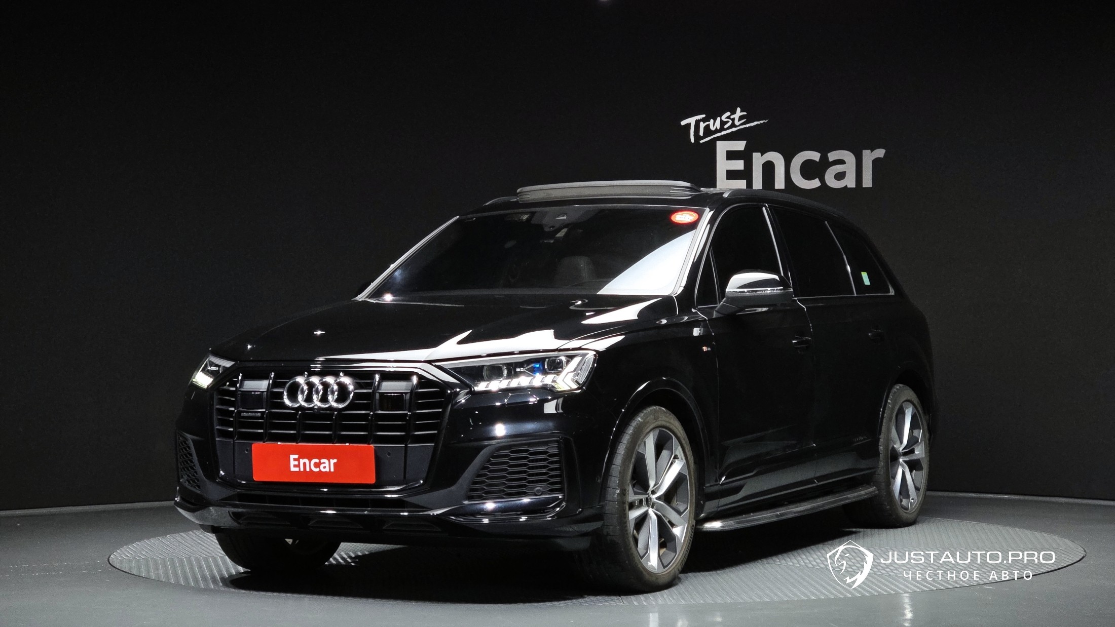 Автомобиль Audi Q7