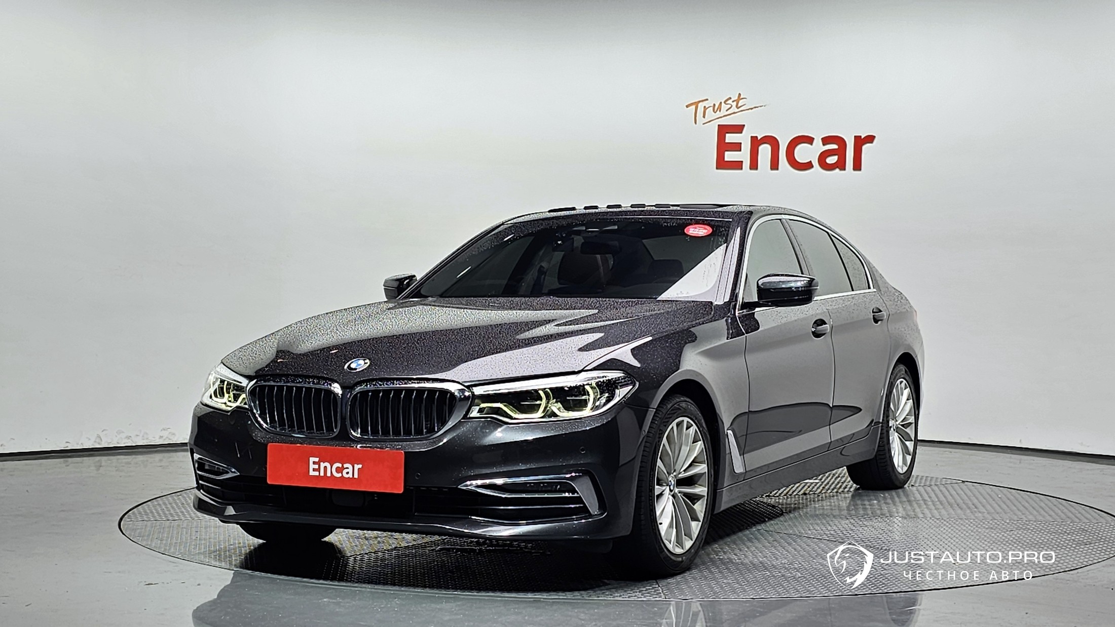 Автомобиль BMW 5-Series