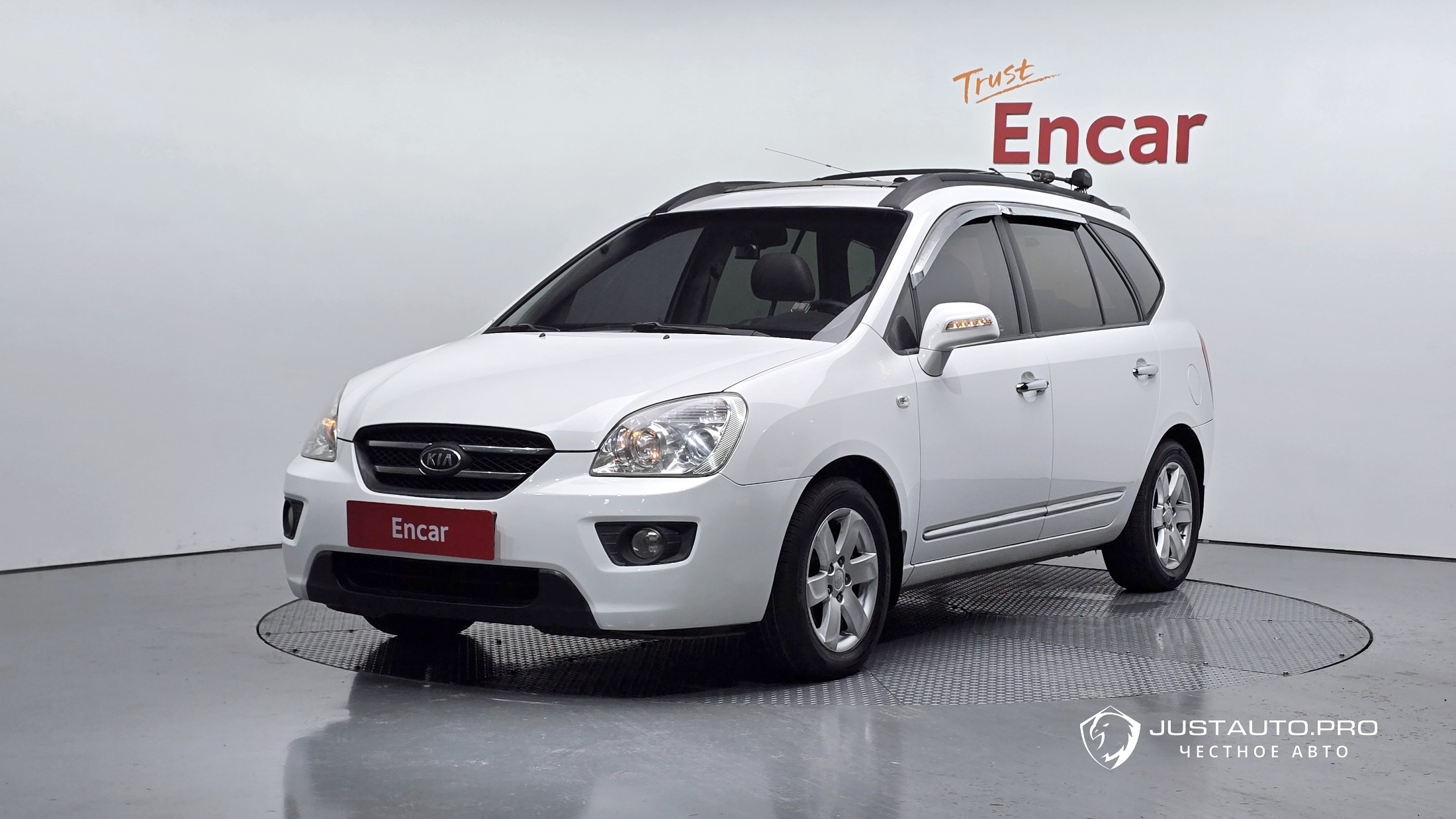 Автомобиль Kia Carens