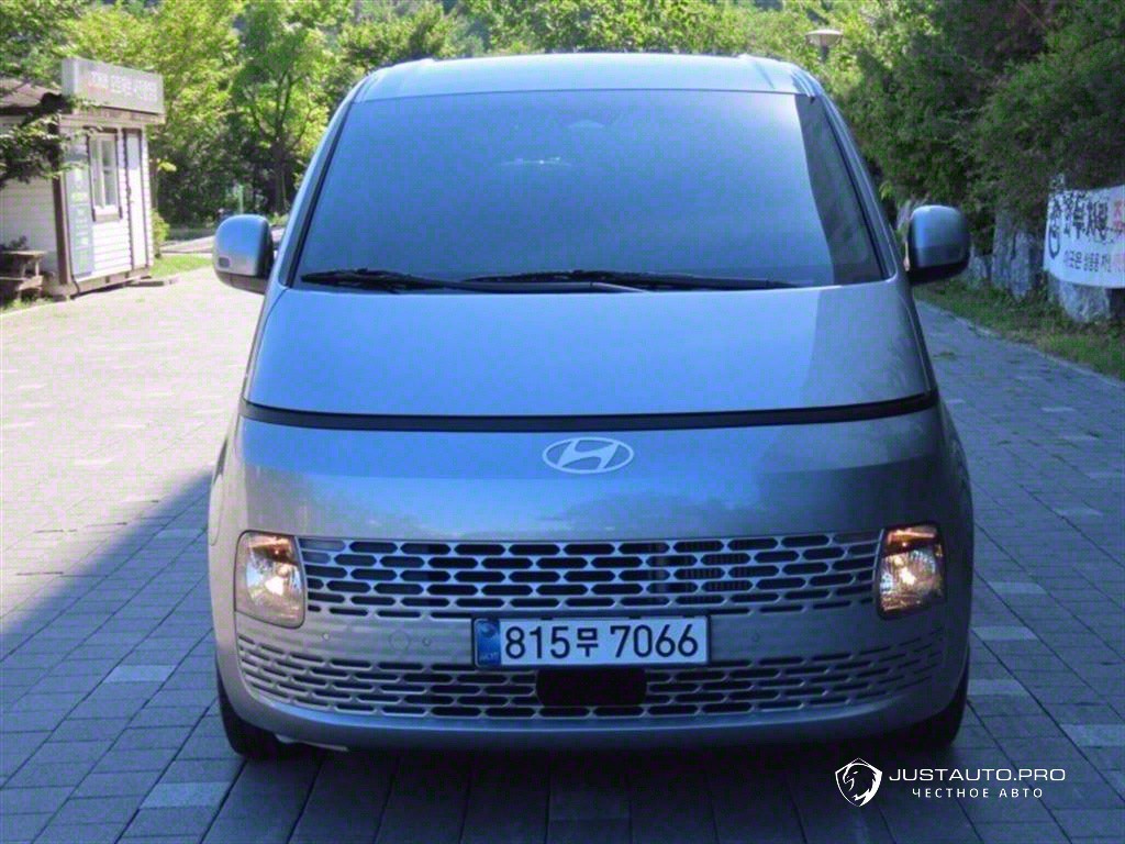 Автомобиль Hyundai Staria