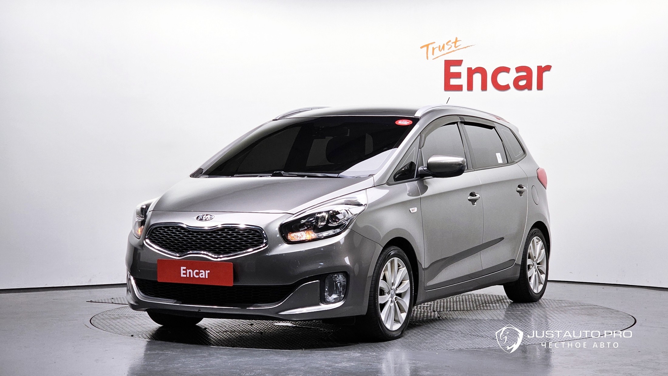 Автомобиль Kia Carens