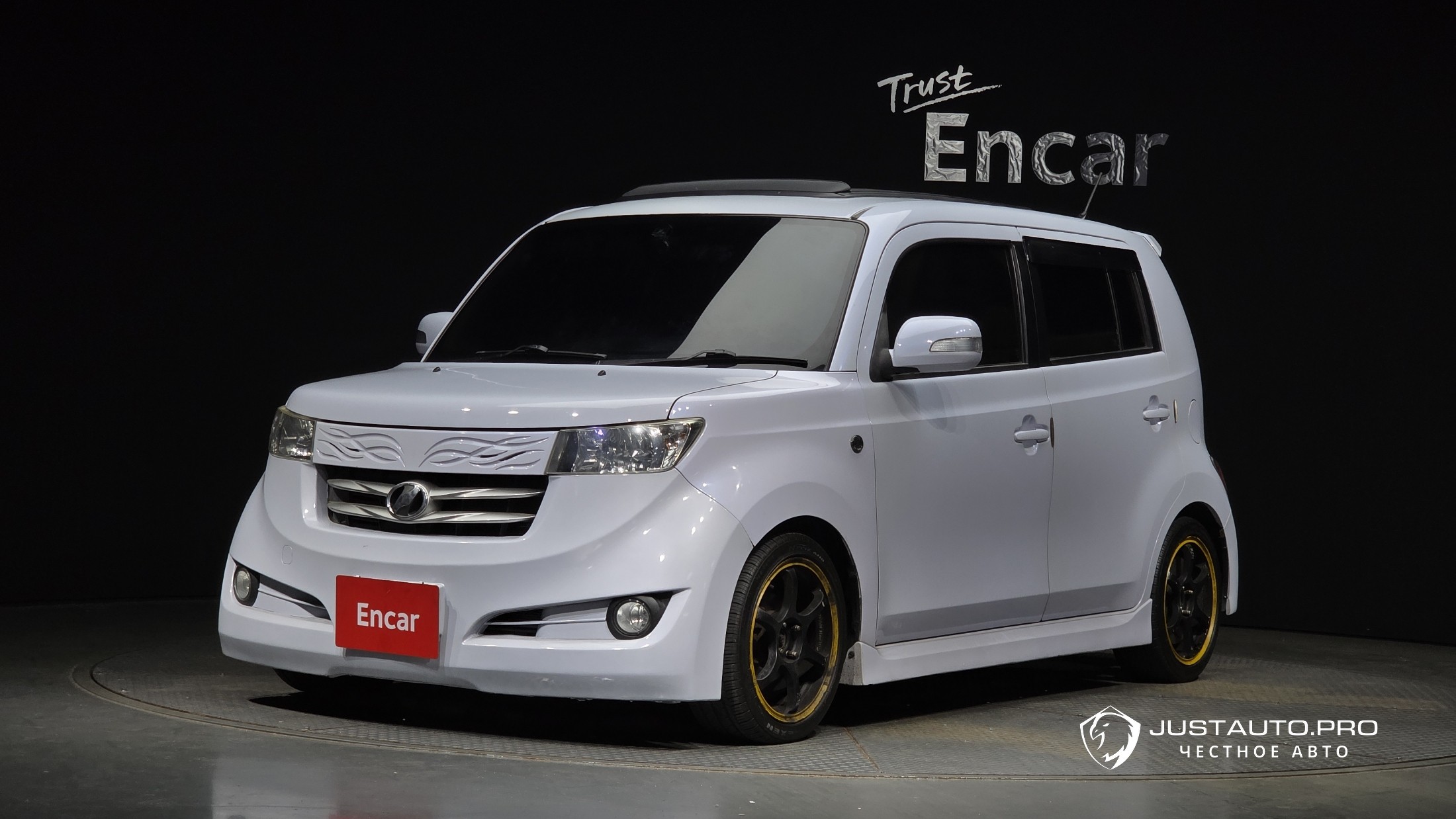 Автомобиль Toyota bB