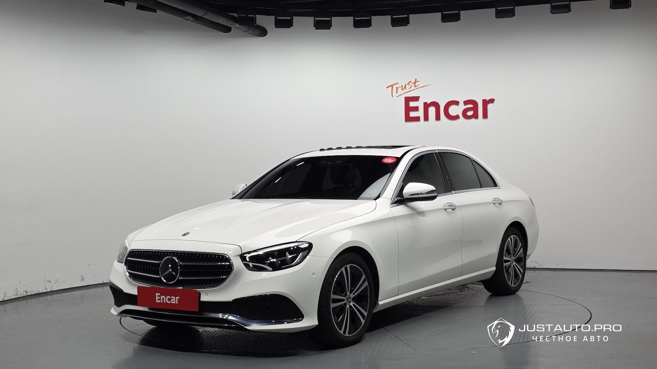 Автомобиль Mercedes-Benz E-Class