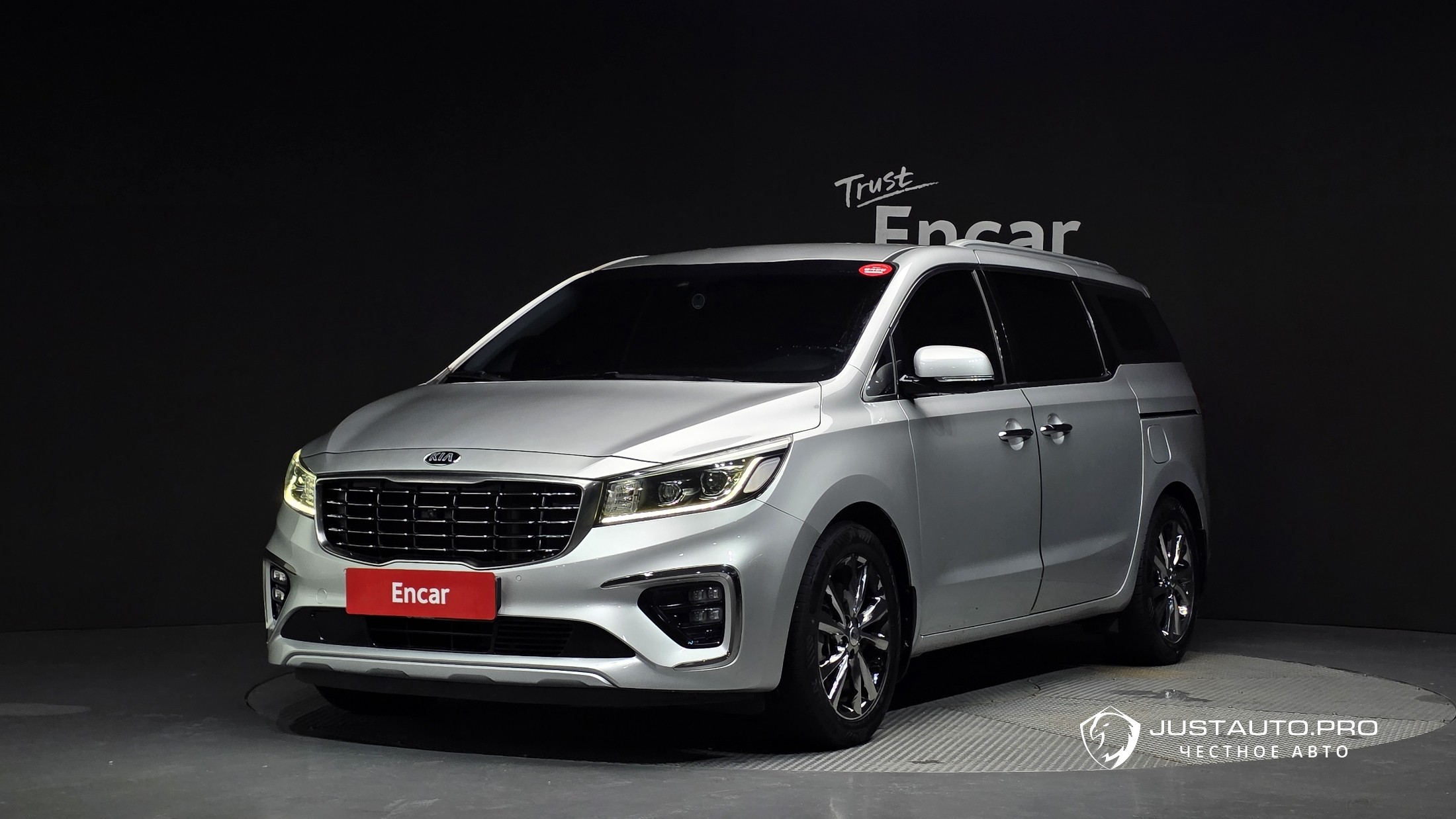 Автомобиль Kia Canival