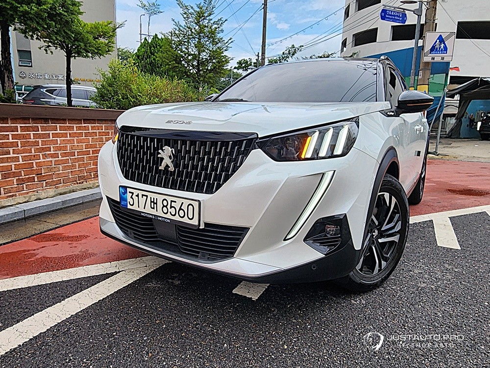 Автомобиль Peugeot 2008