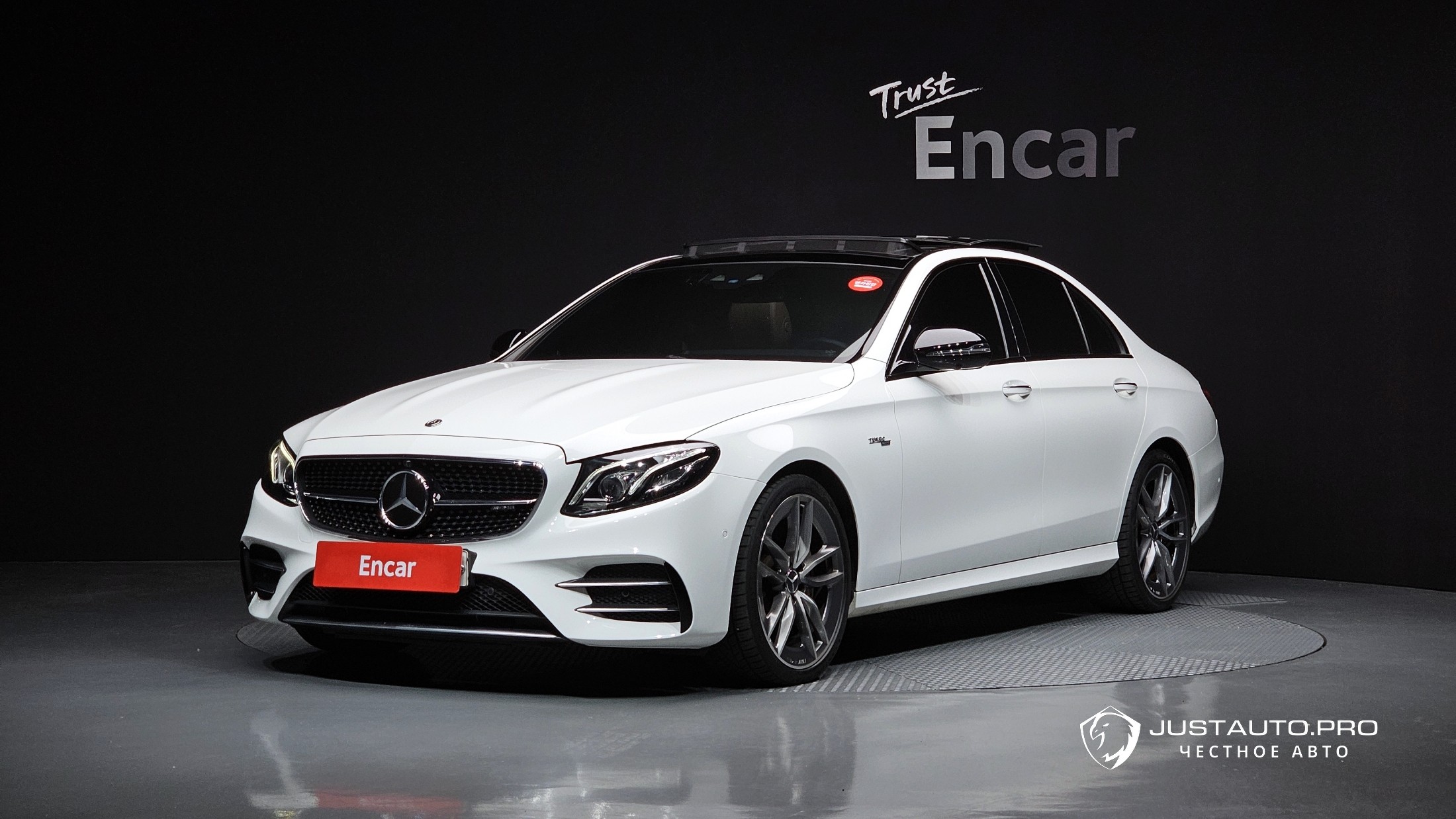 Автомобиль Mercedes-Benz E-Class
