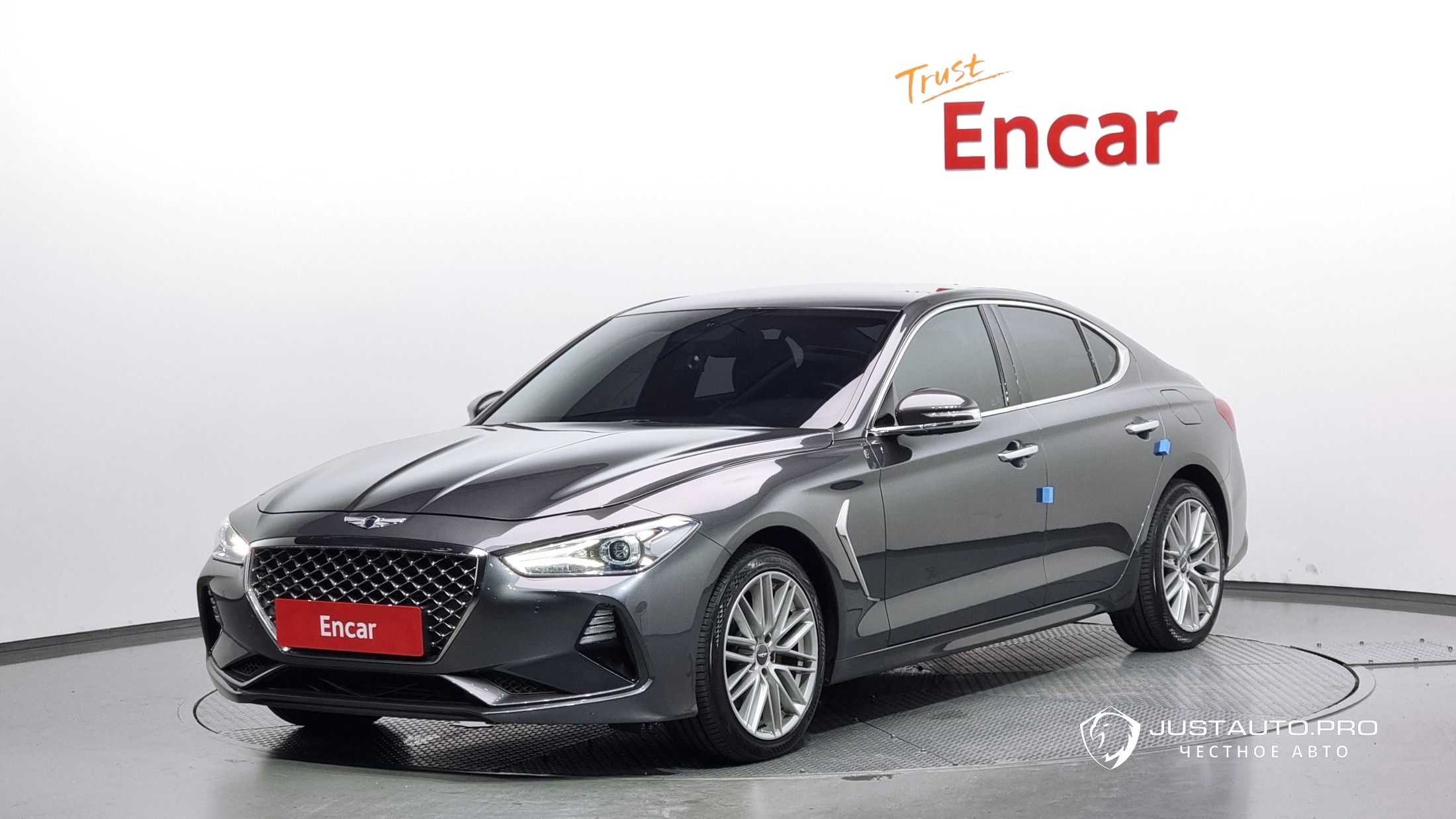 Автомобиль Genesis G70