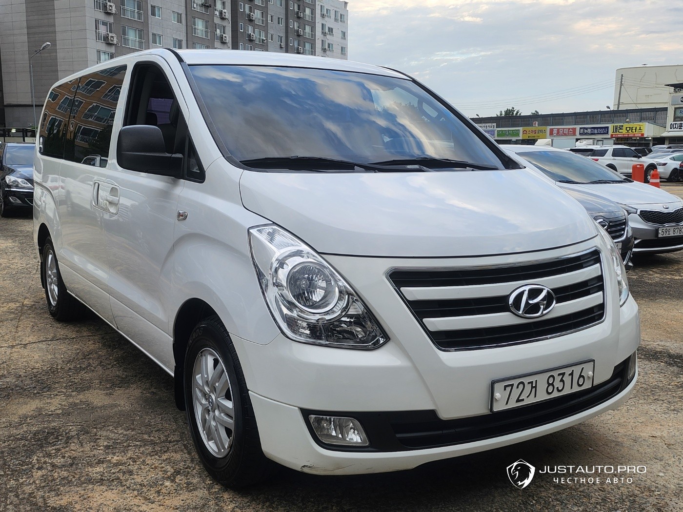 Автомобиль Hyundai Starex
