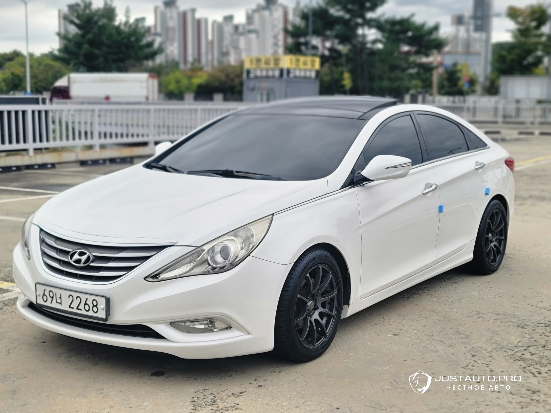 Автомобиль Hyundai Sonata