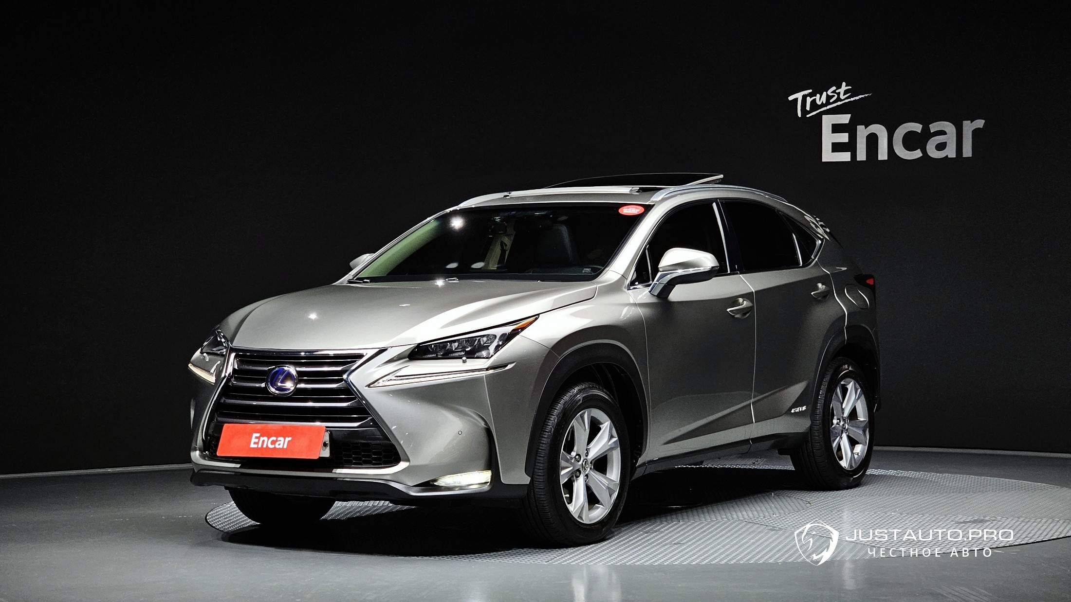 Автомобиль Lexus NX