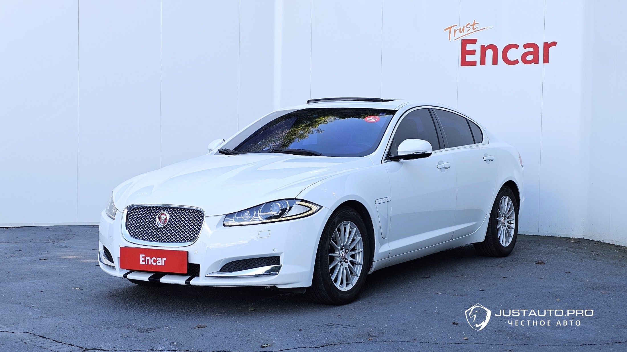 Автомобиль Jaguar XF