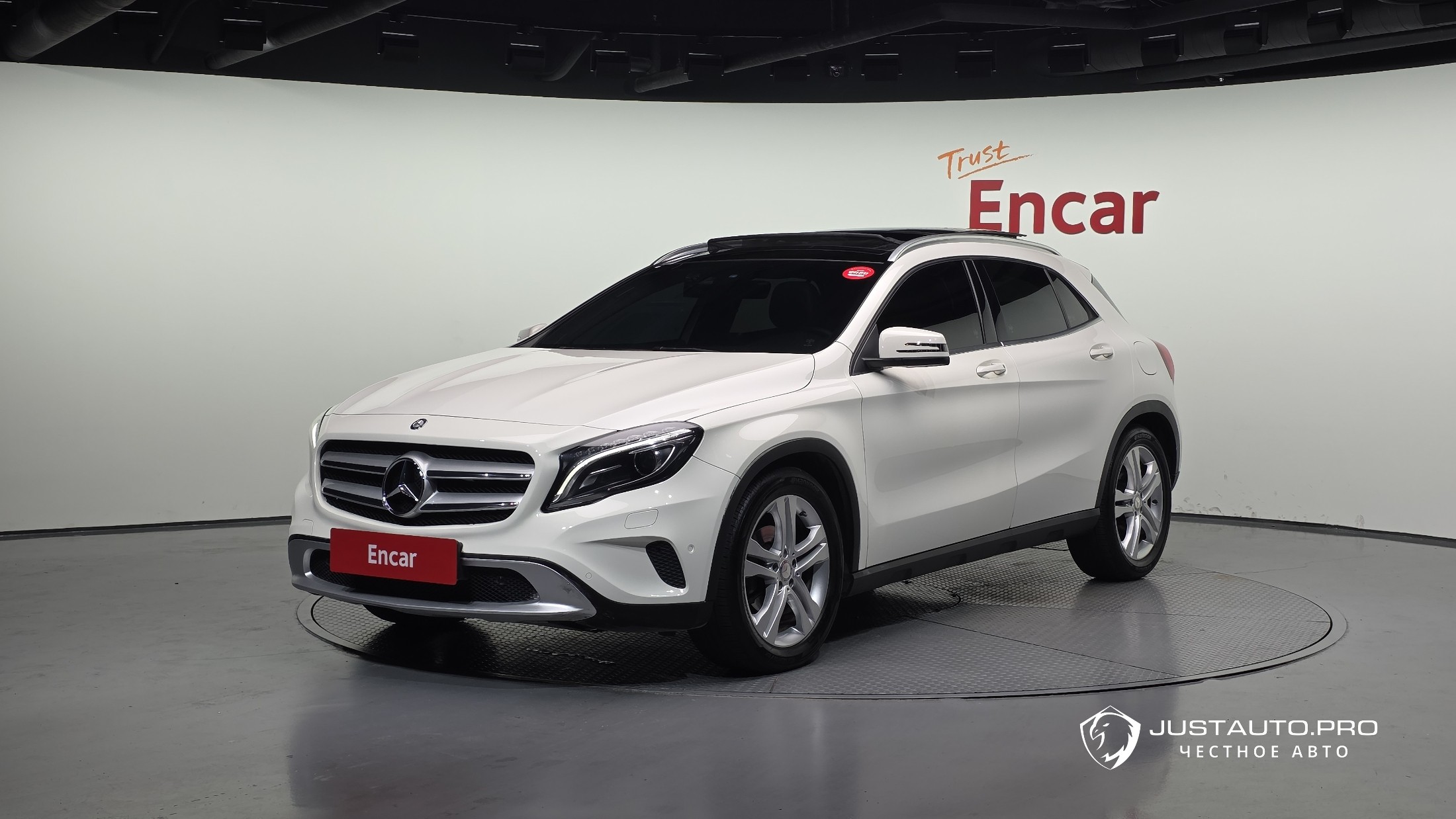 Автомобиль Mercedes-Benz GLA-Class