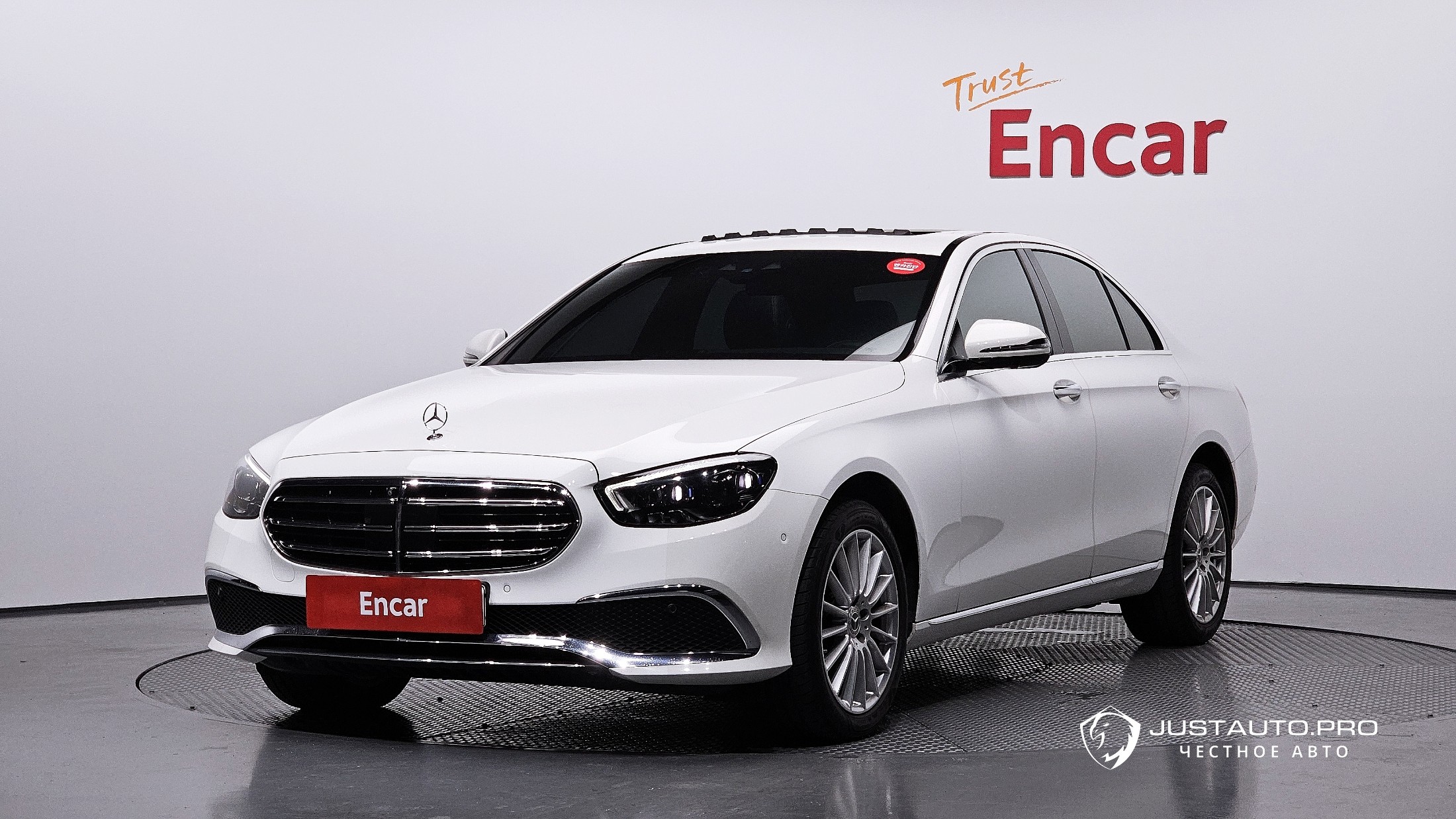 Автомобиль Mercedes-Benz E-Class