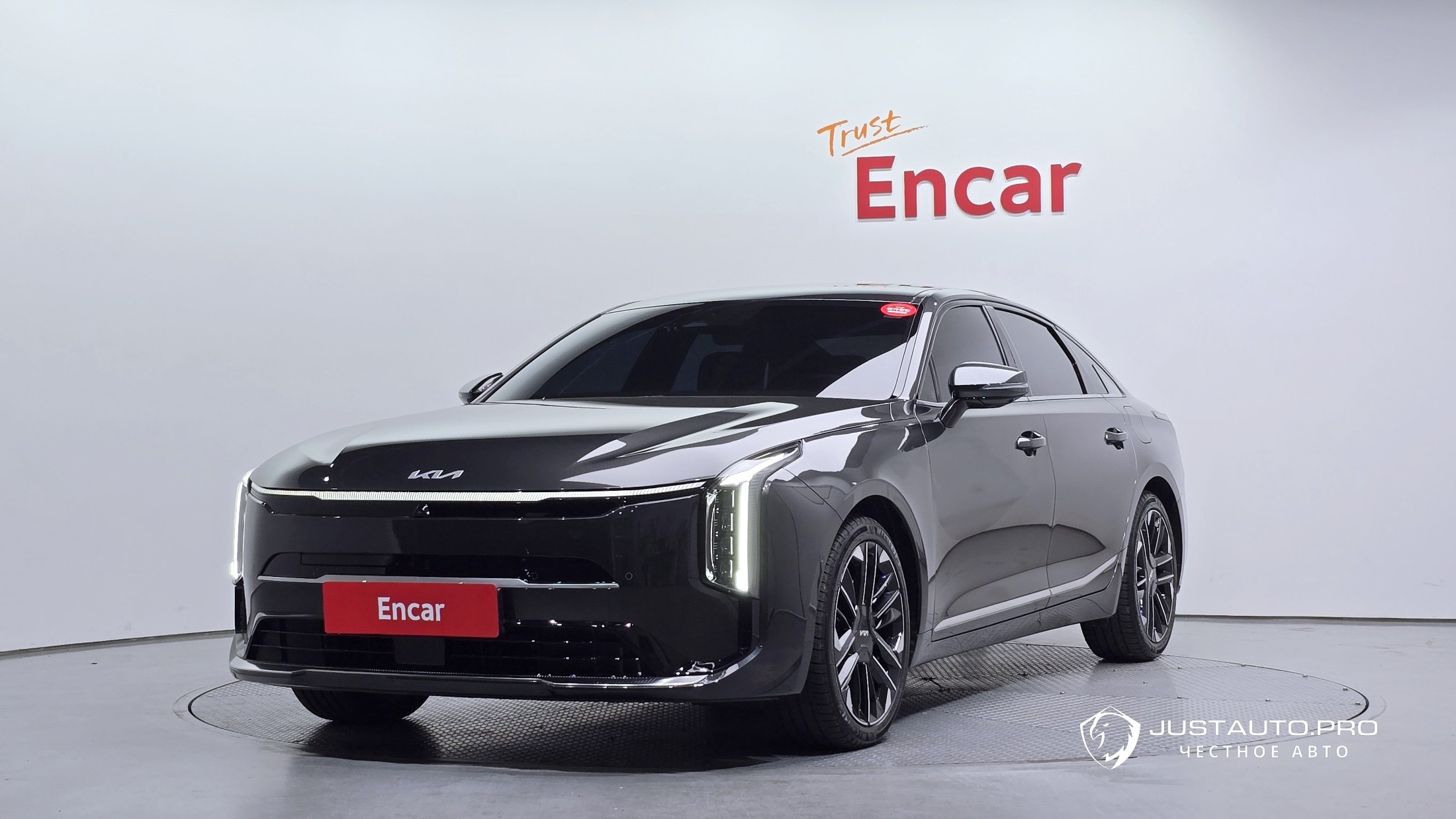 Автомобиль Kia K8