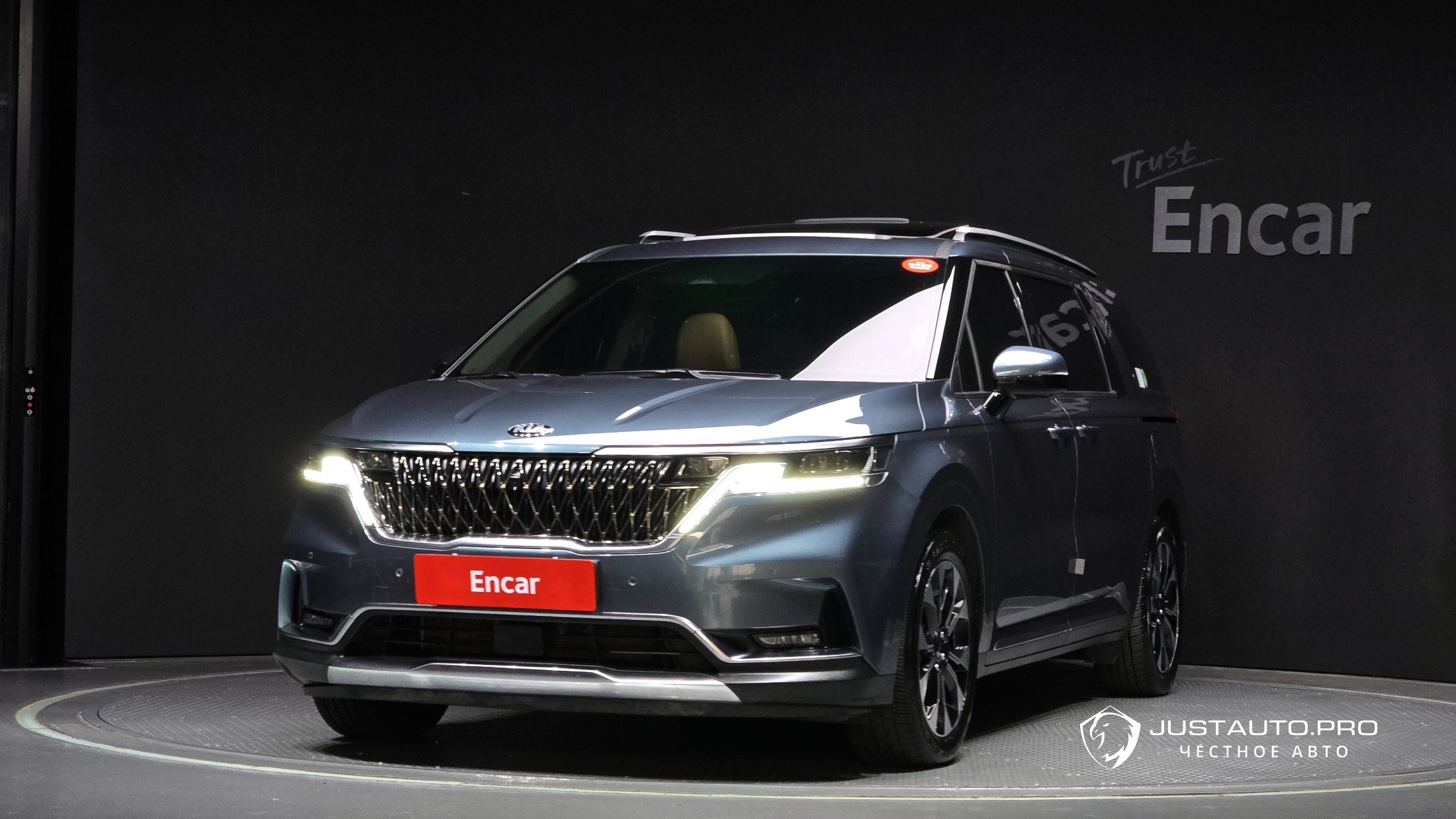 Автомобиль Kia Canival