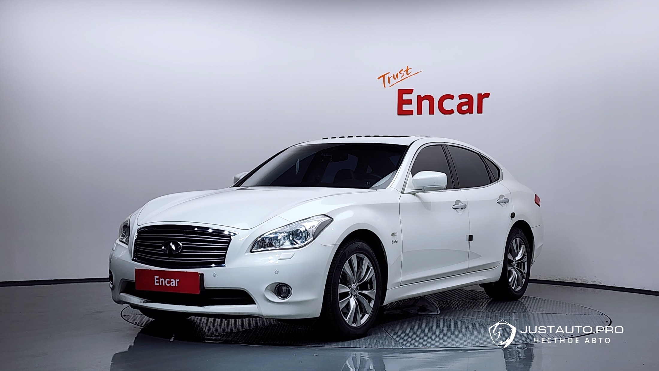 Автомобиль Infiniti Q70