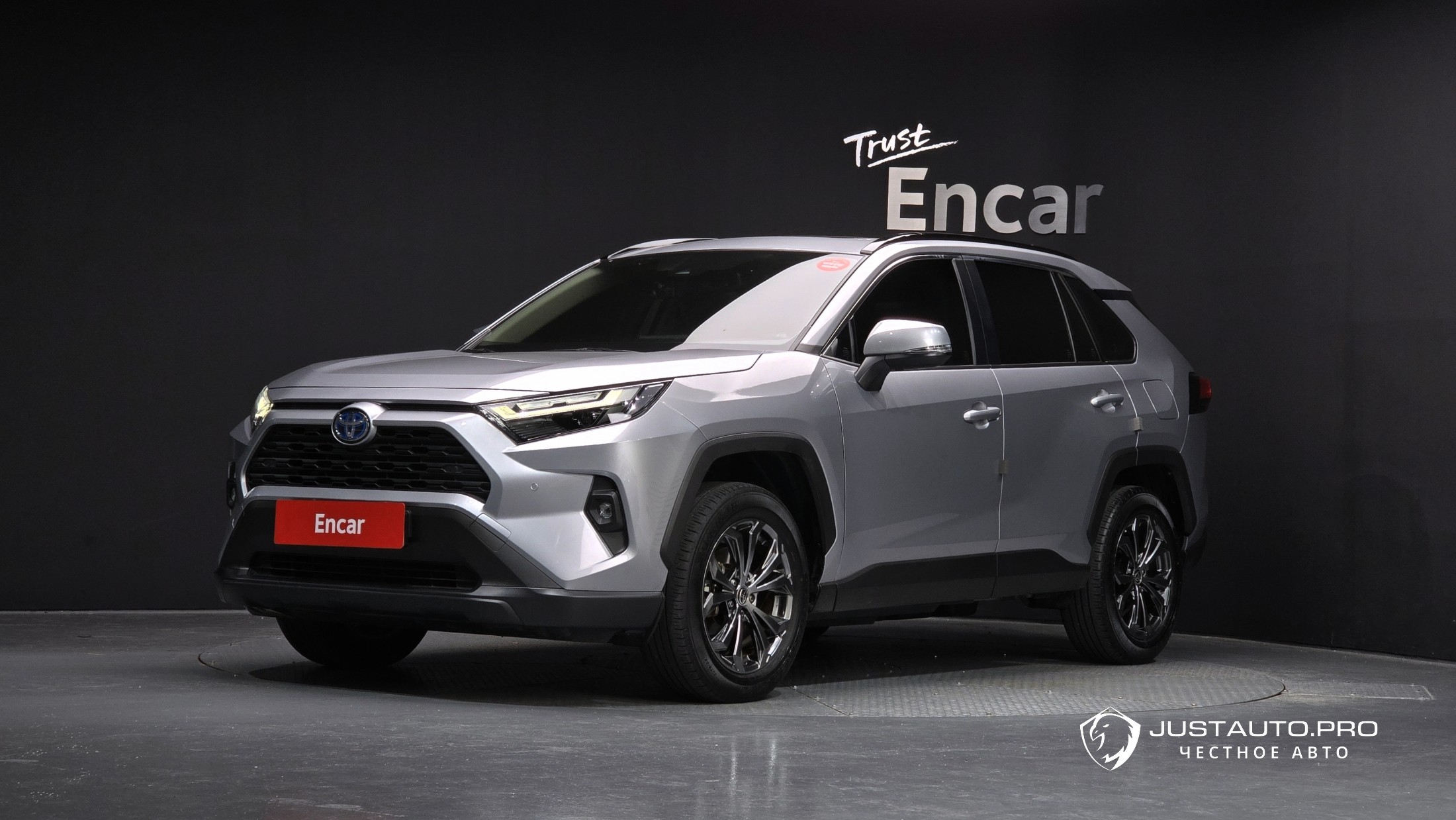 Автомобиль Toyota RAV4