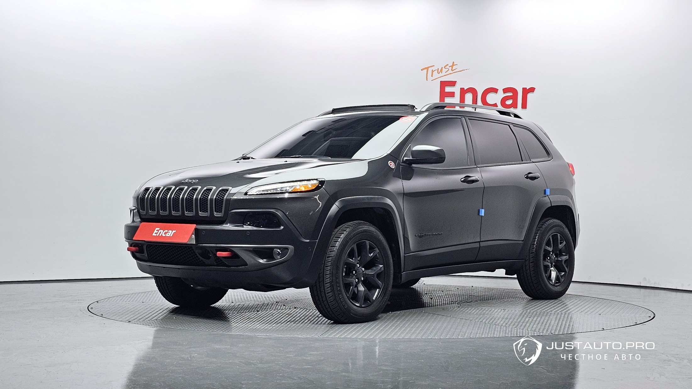 Автомобиль Jeep Cherokee