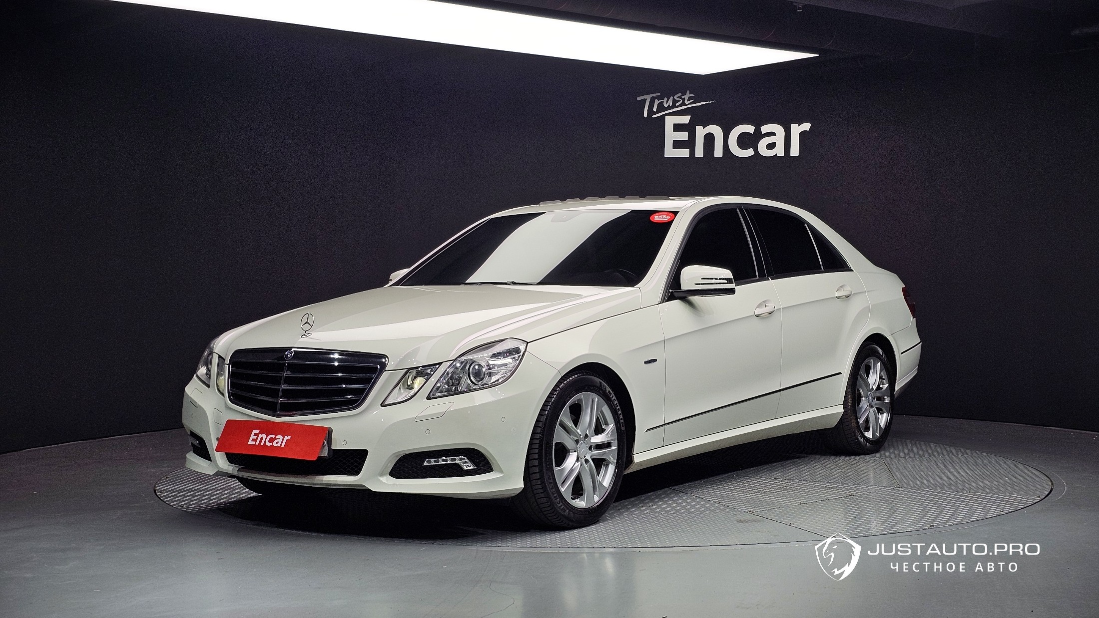 Автомобиль Mercedes-Benz E-Class