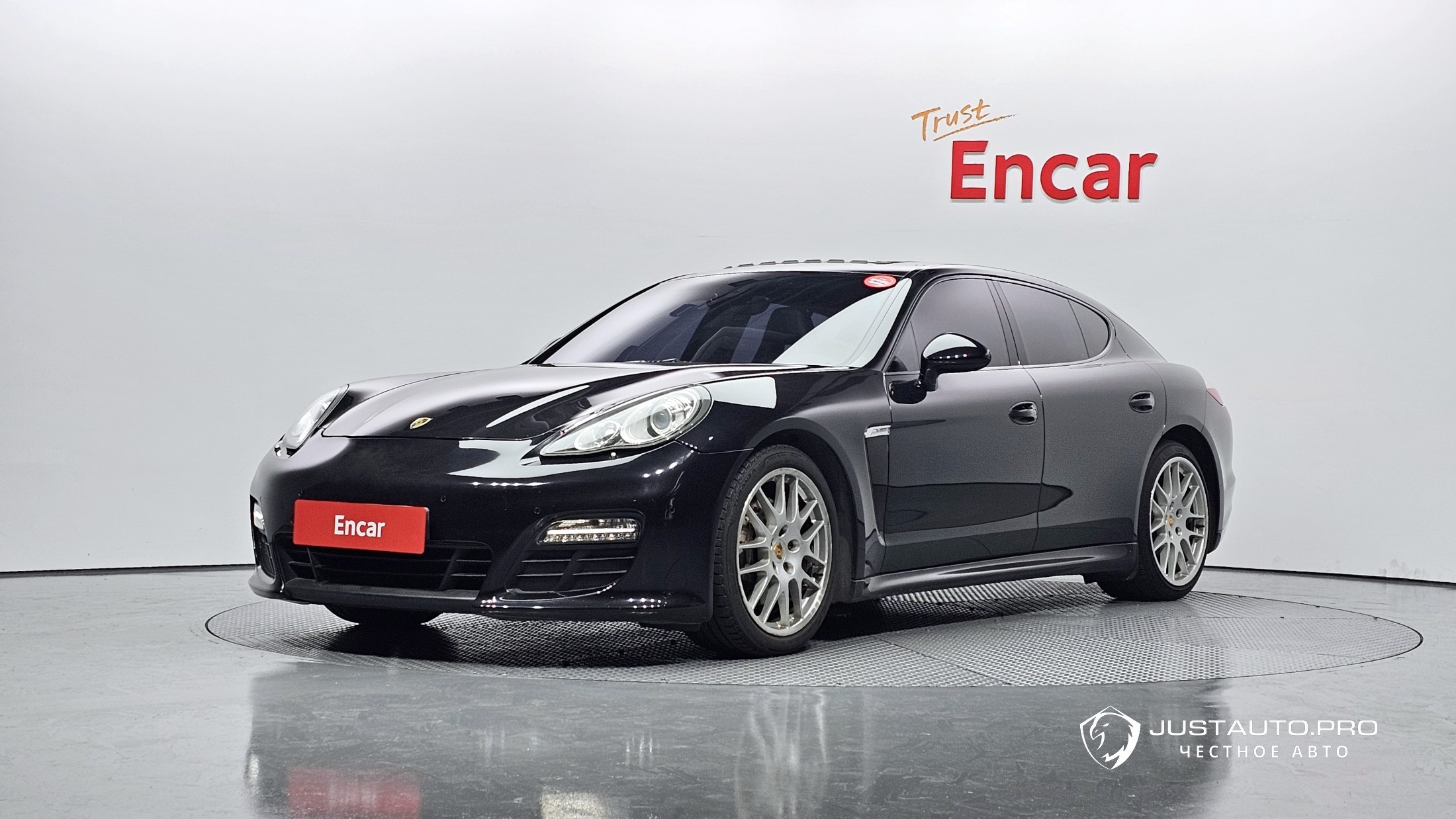 Автомобиль Porsche Panamera