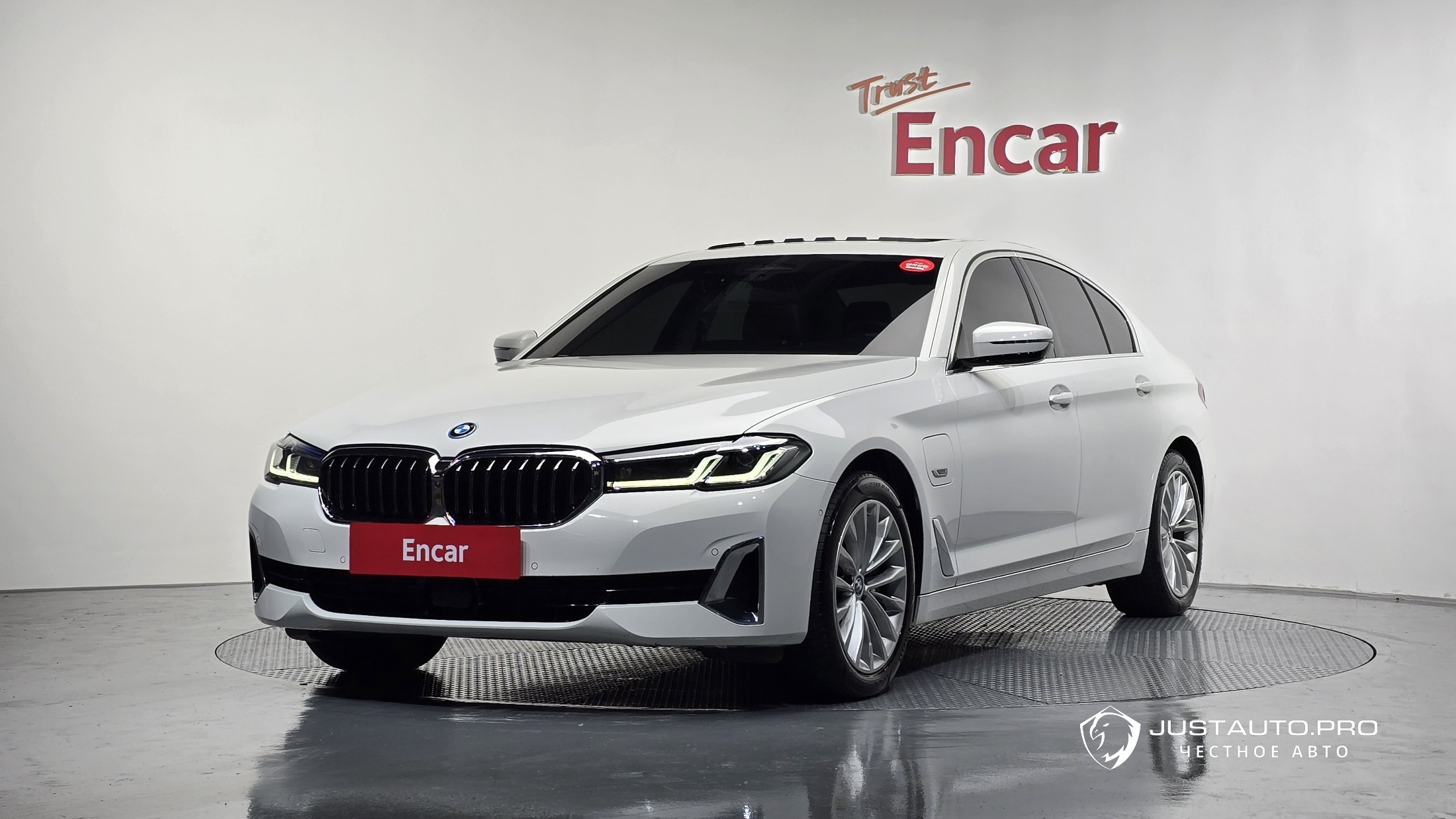 Автомобиль BMW 5-Series