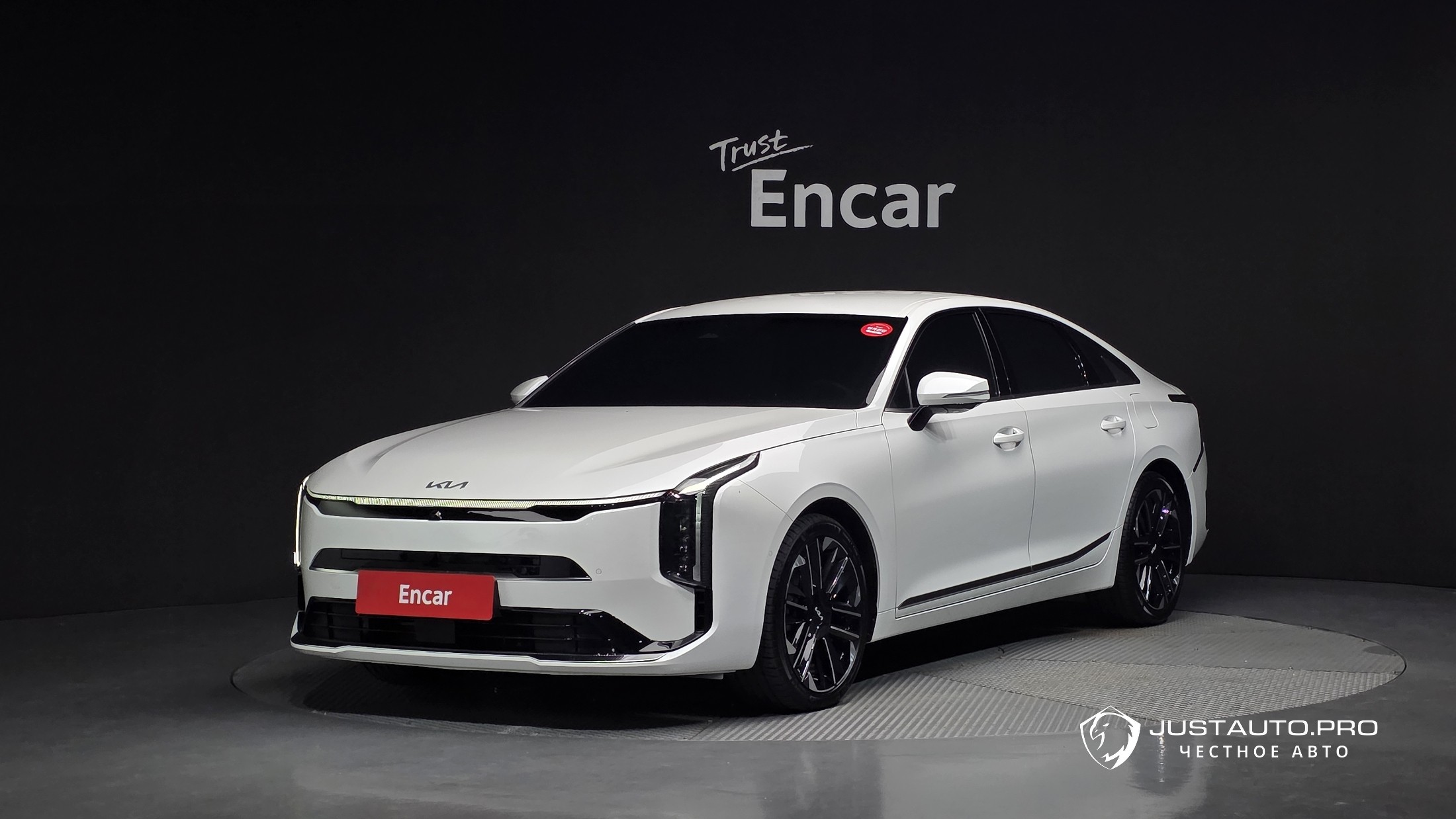 Автомобиль Kia K8