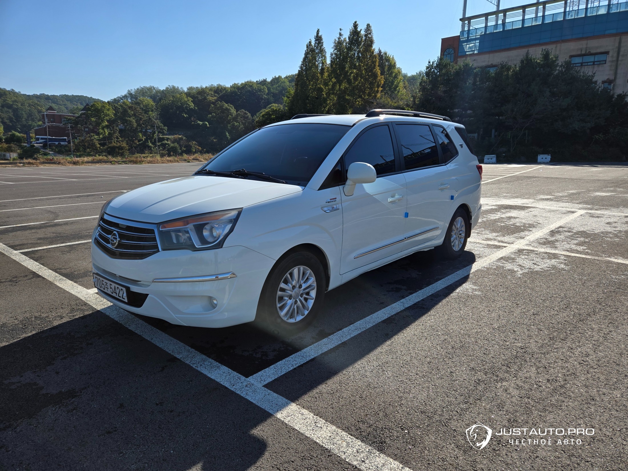 Автомобиль KG_Mobility_Ssangyong KORANDO