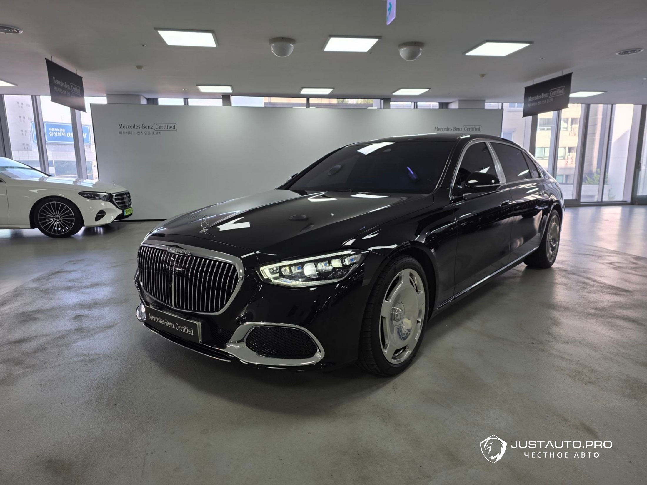 Автомобиль Mercedes-Benz S-Class