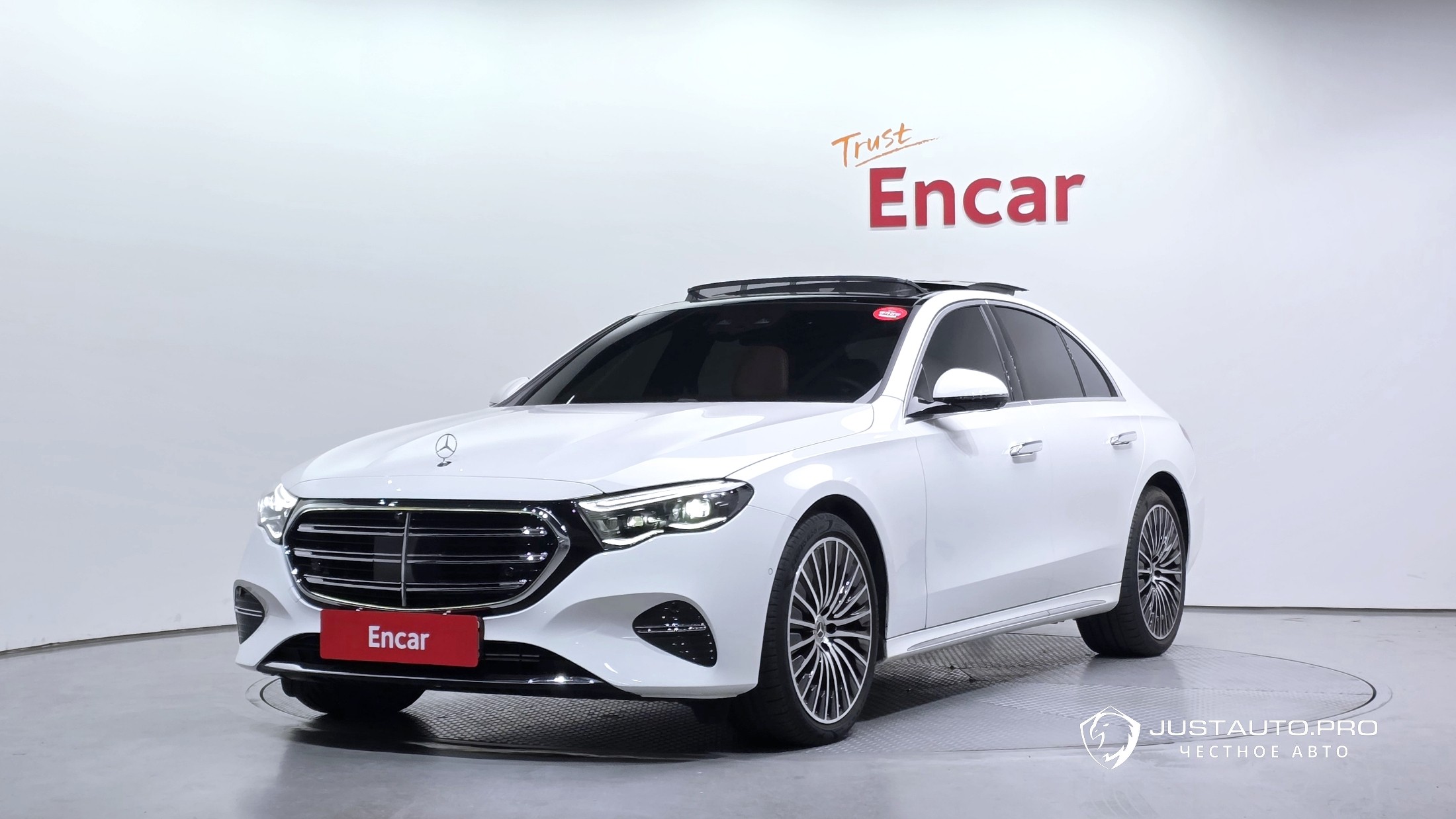 Автомобиль Mercedes-Benz E-Class