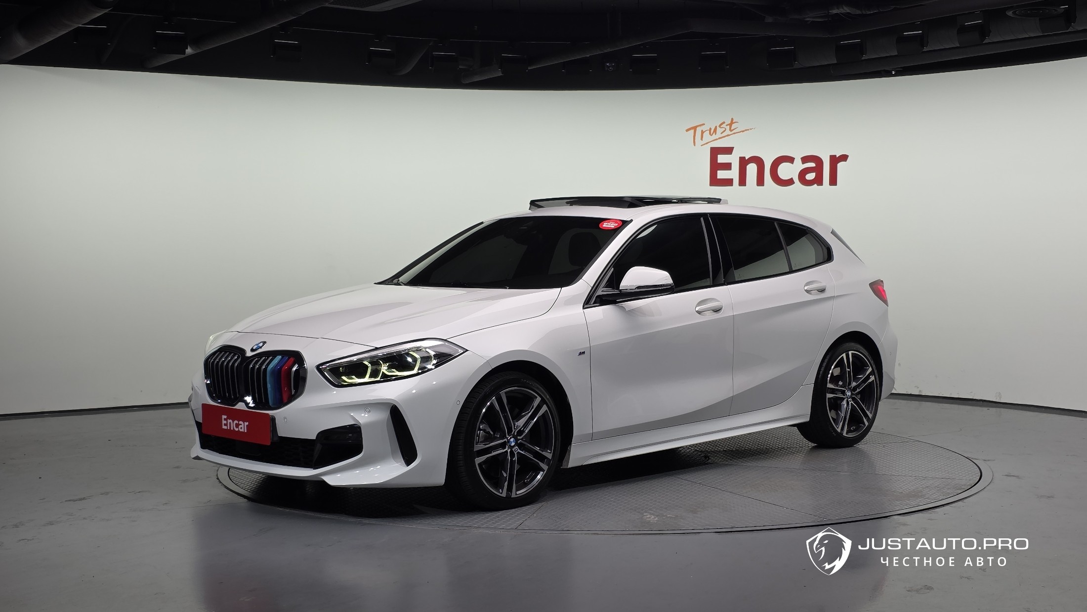 Автомобиль BMW 1-Series