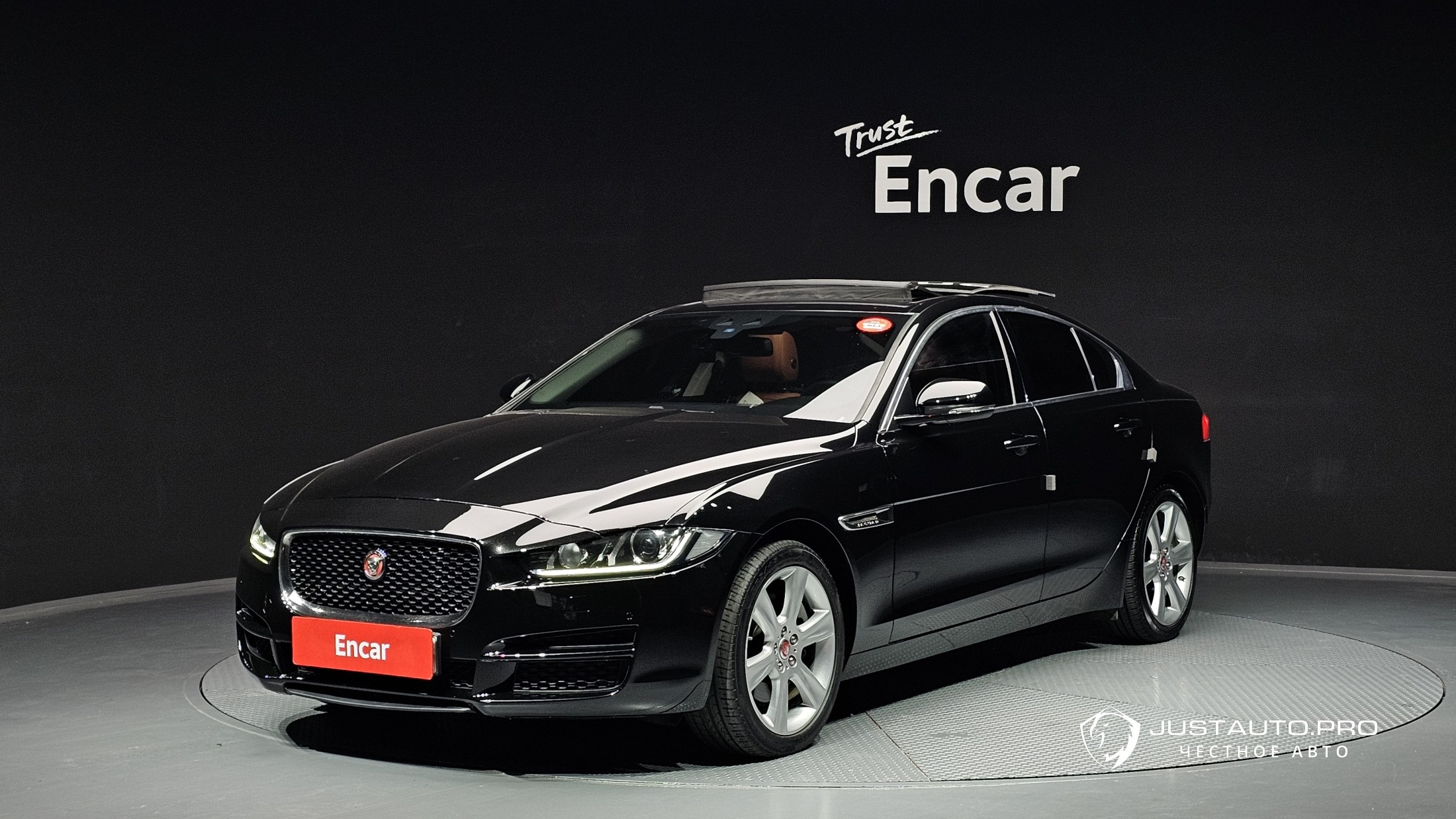 Автомобиль Jaguar XE