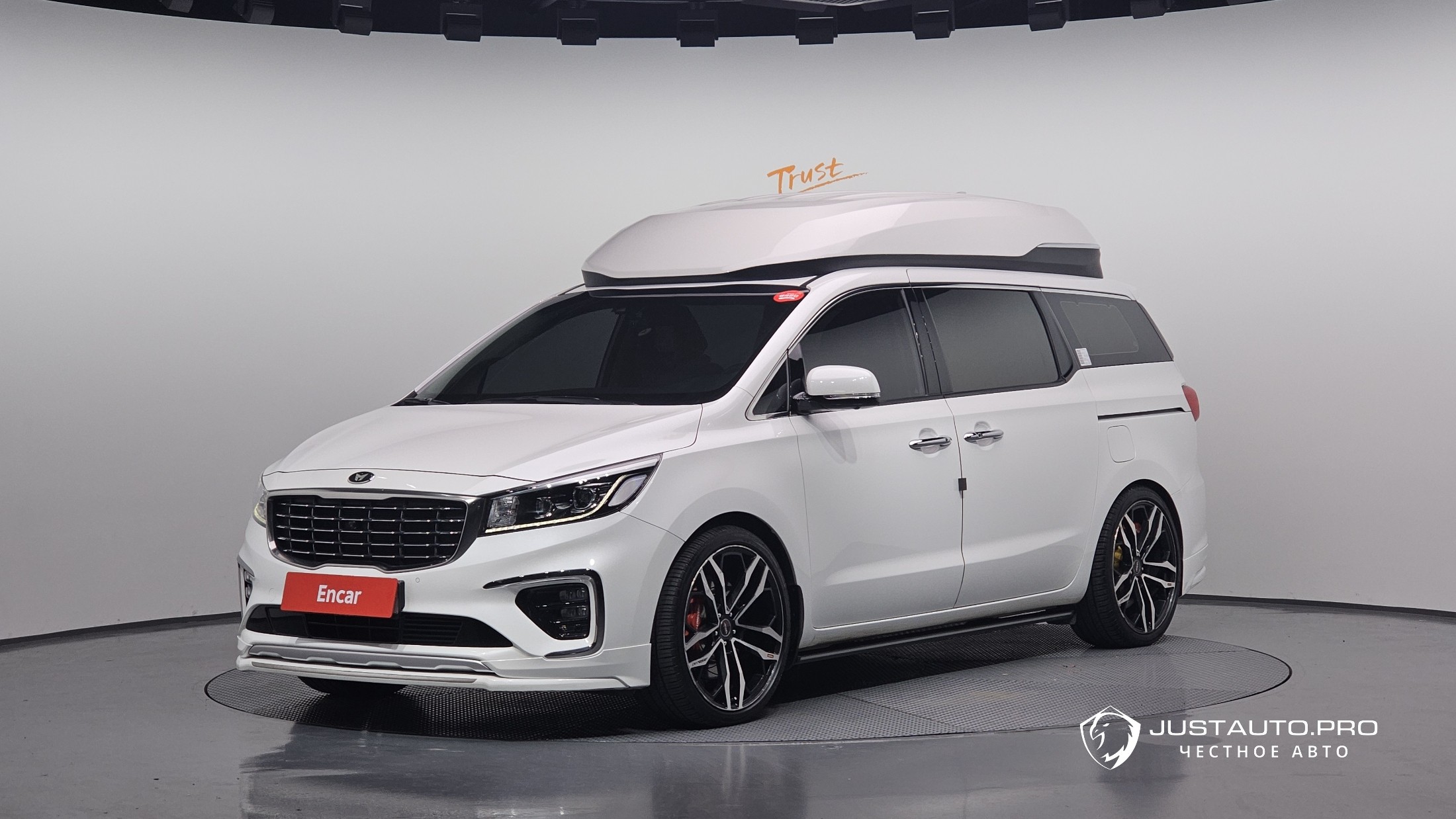 Автомобиль Kia Canival