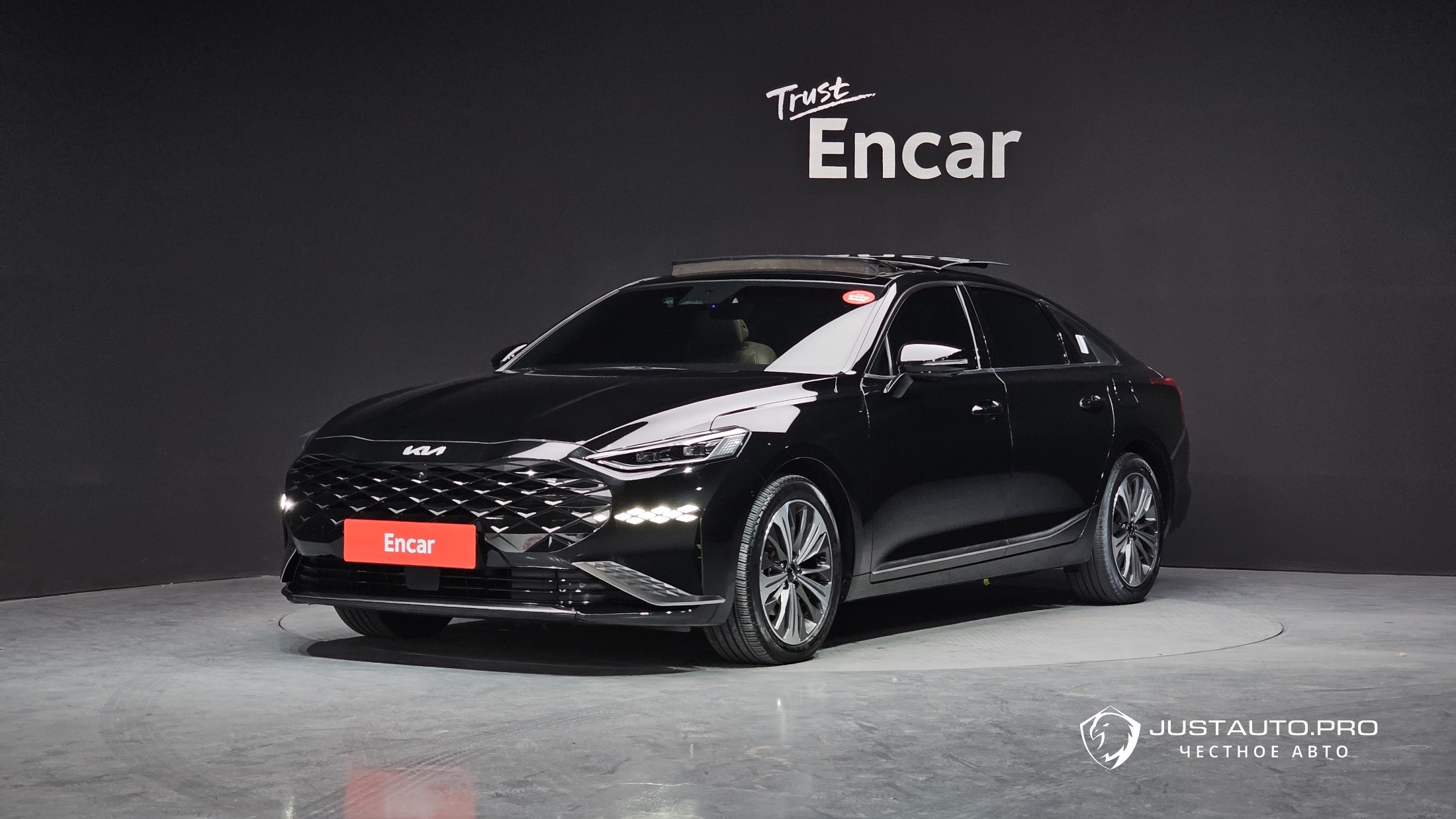 Автомобиль Kia K8