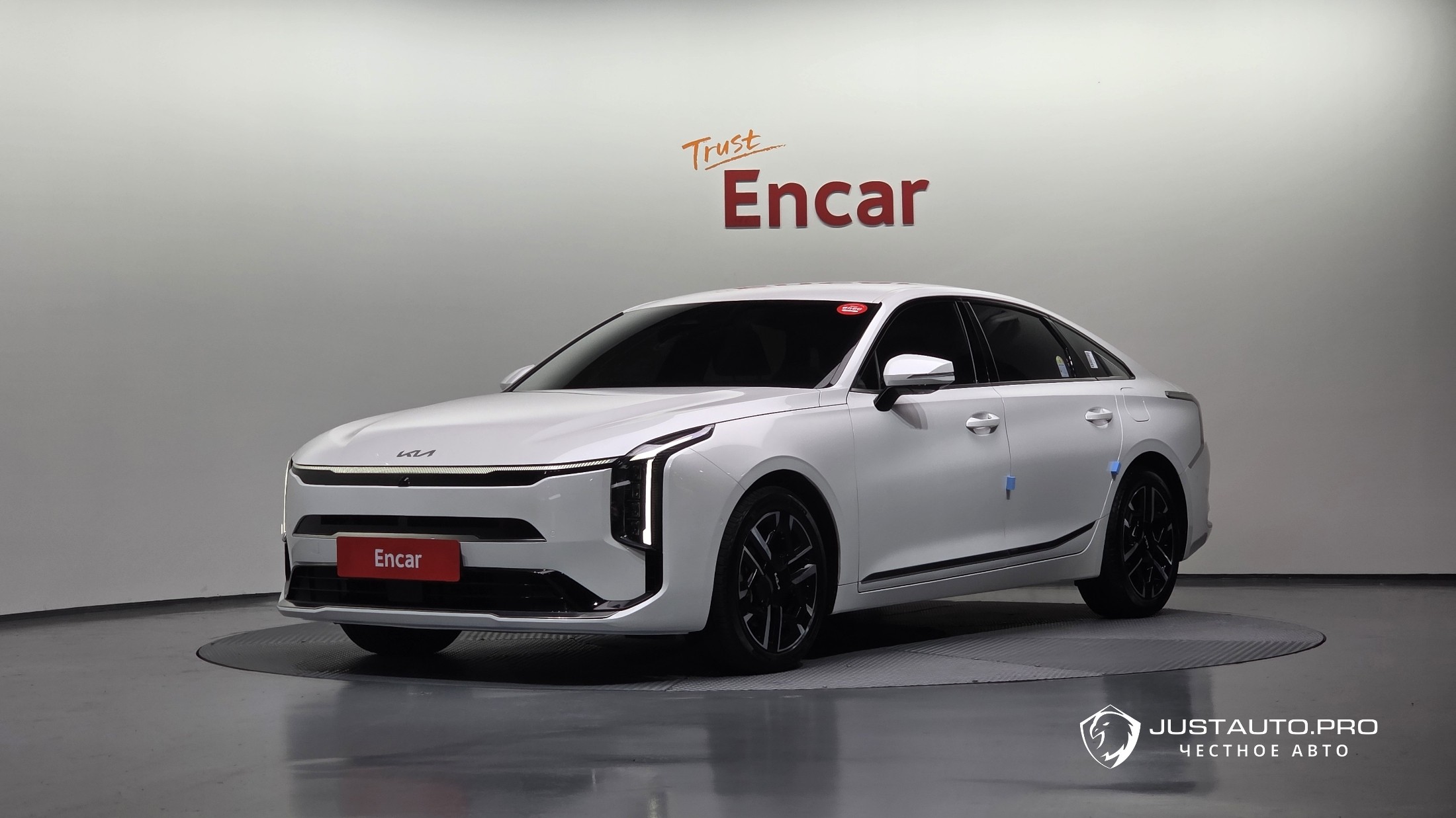 Автомобиль Kia K8