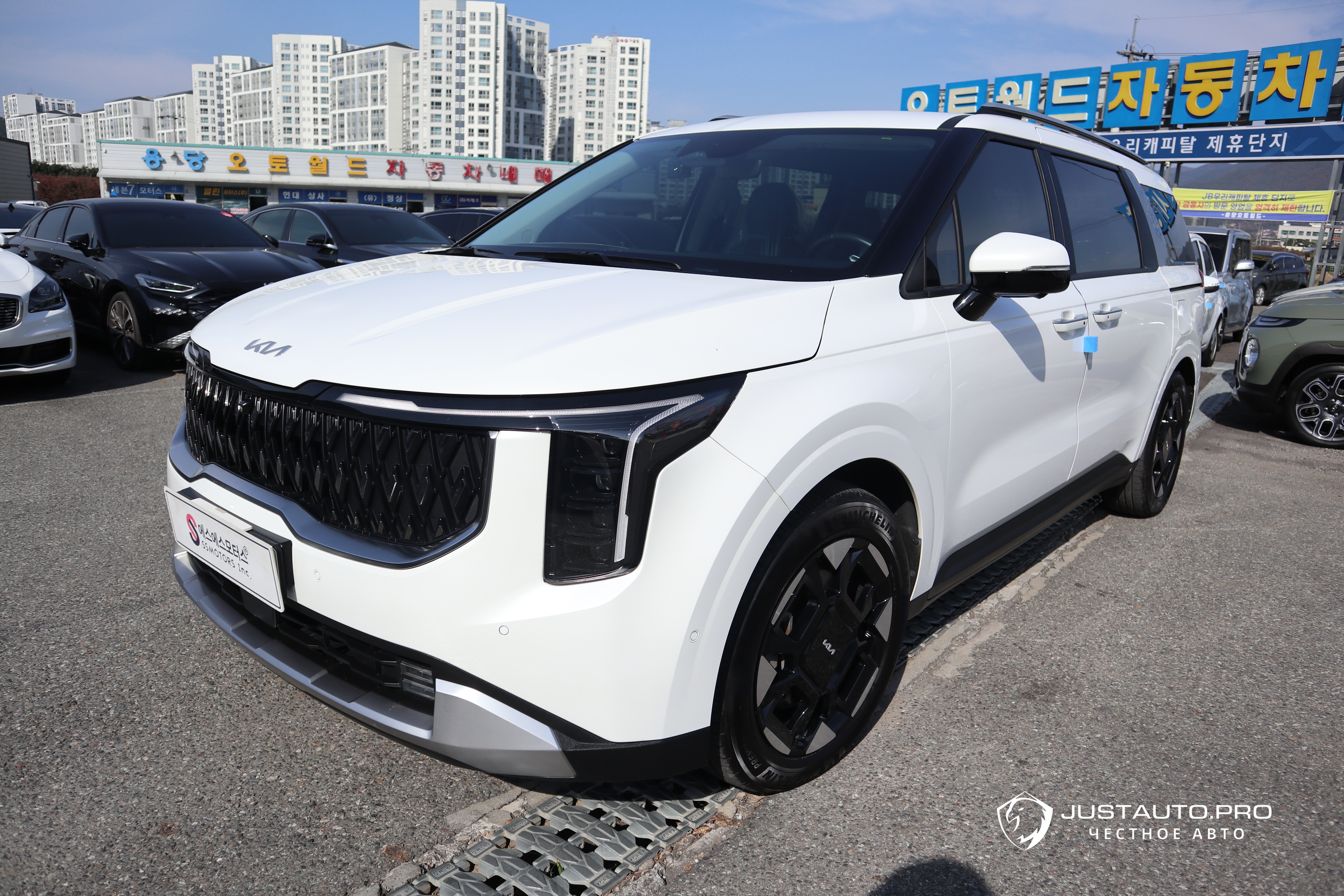 Автомобиль Kia Canival