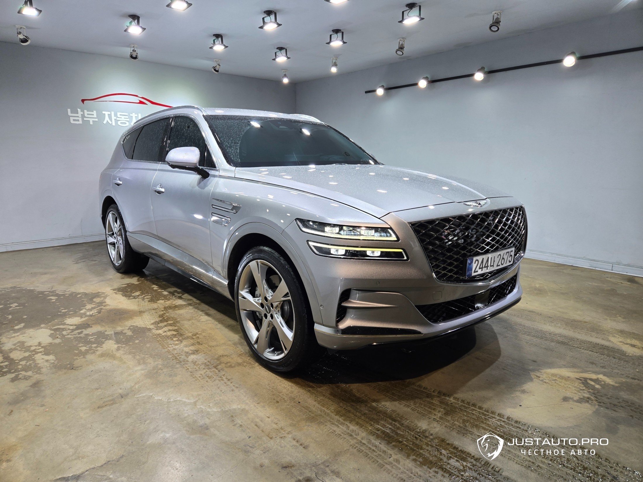 Автомобиль Genesis GV80