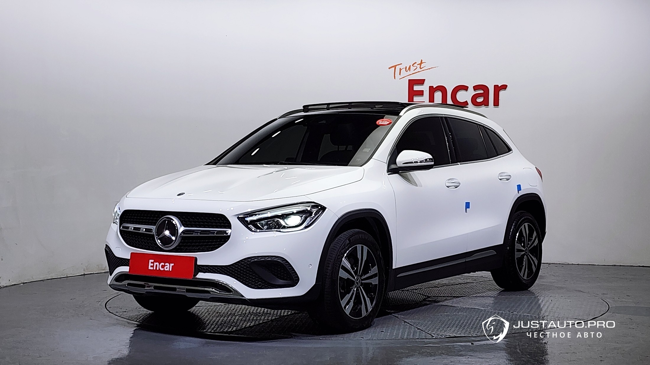 Автомобиль Mercedes-Benz GLA-Class