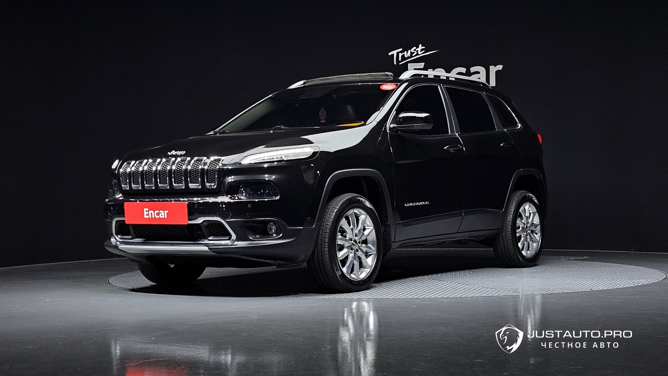 Автомобиль Jeep Cherokee